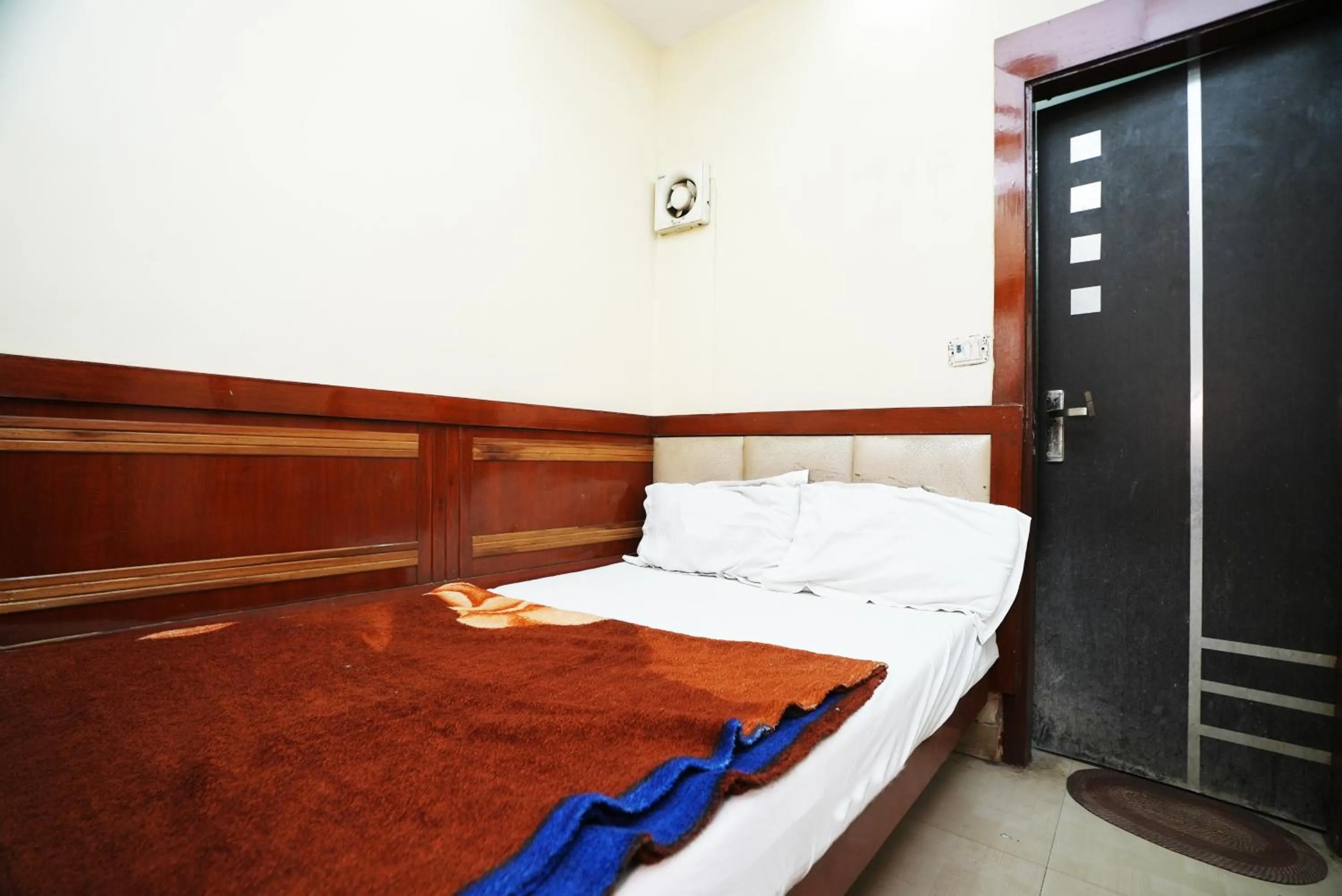 Hotel Ashirwad near New Delhi Railway Station, Paharganj