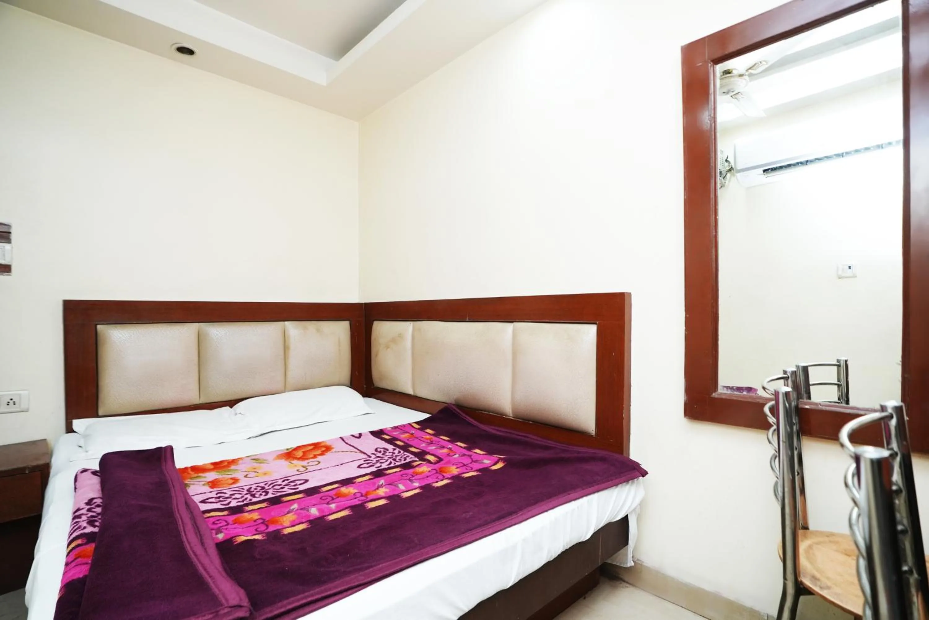 Hotel Ashirwad near New Delhi Railway Station, Paharganj