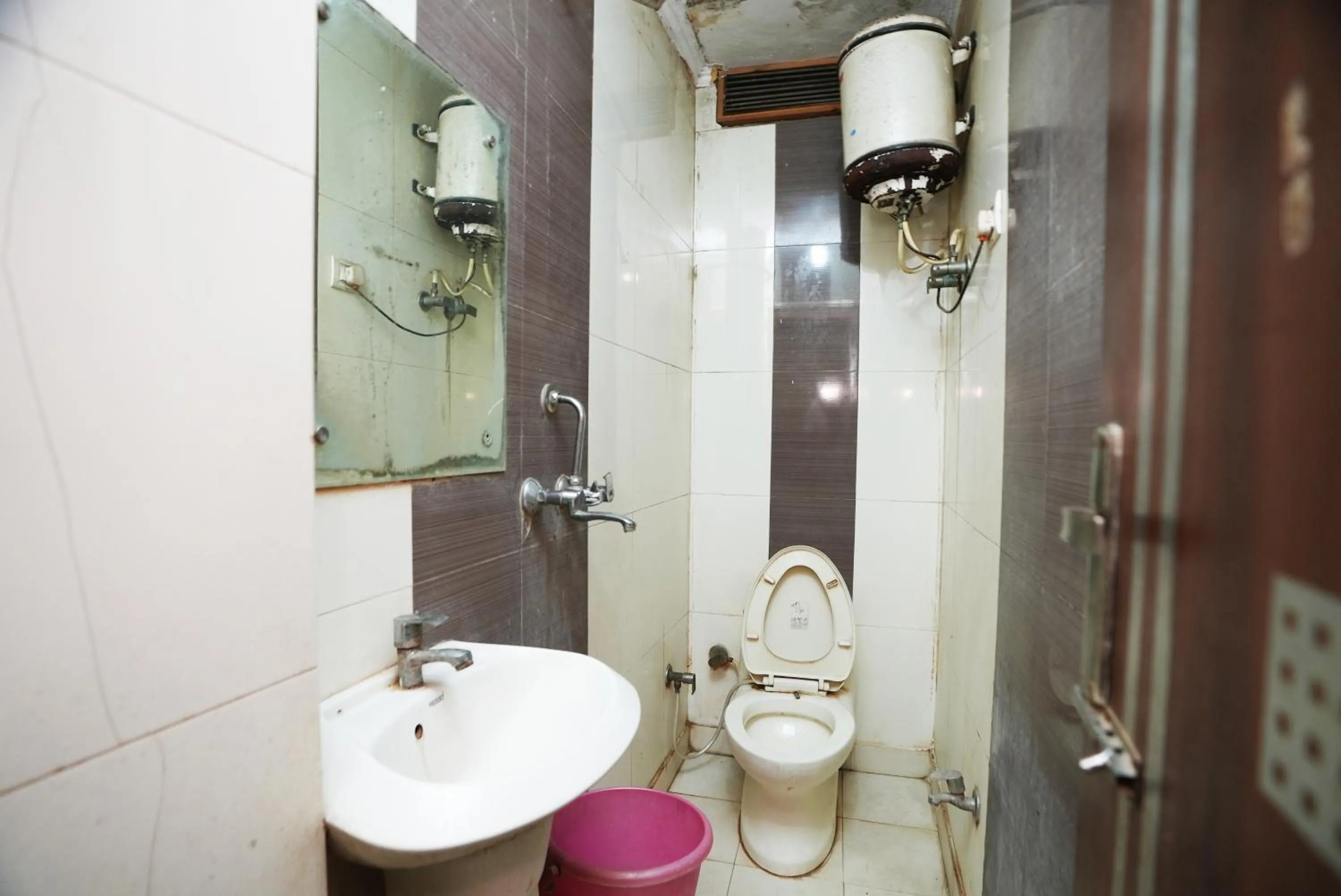 Hotel Ashirwad near New Delhi Railway Station, Paharganj