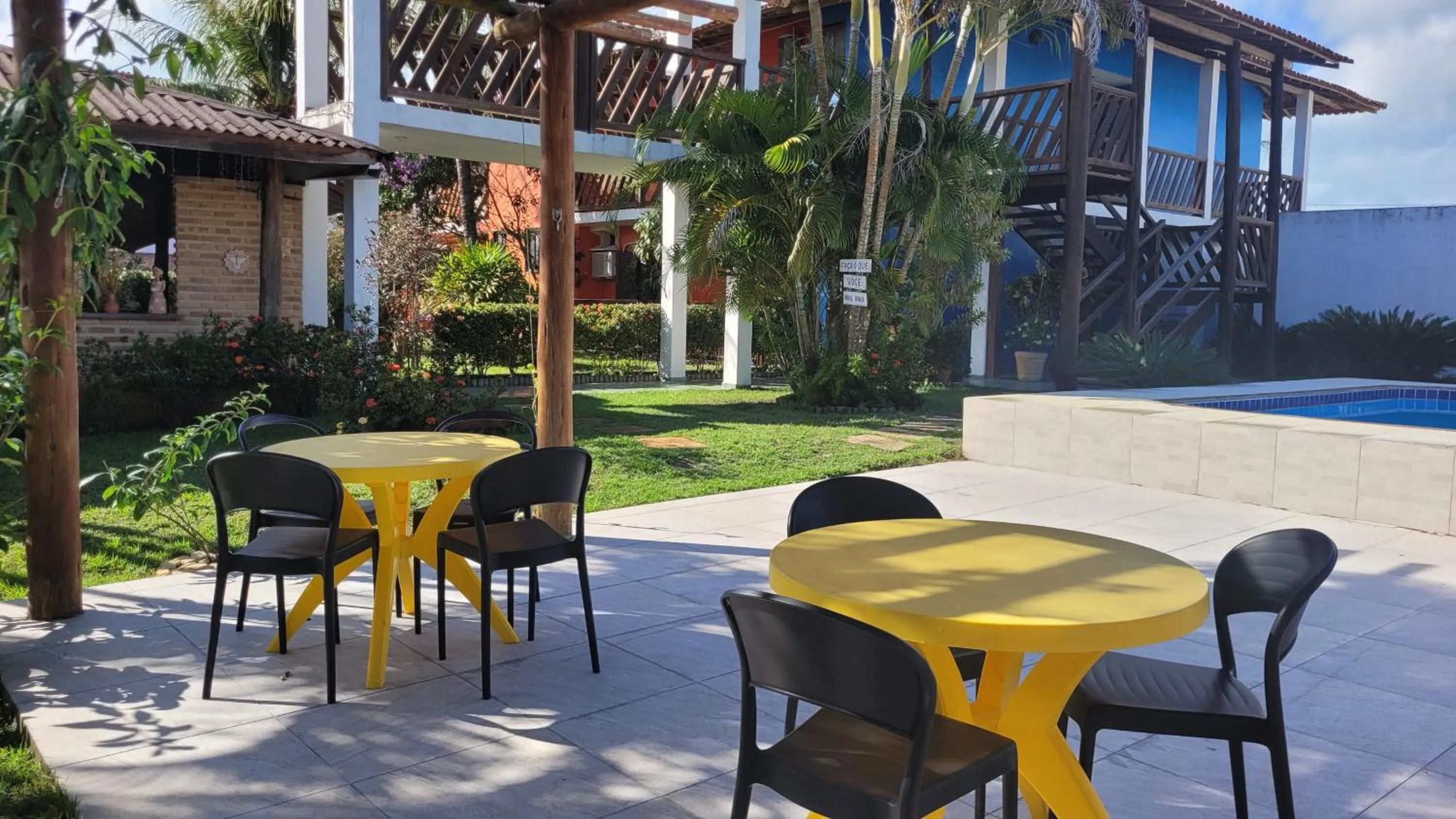 Seating area in Pousada Coral de Fogo