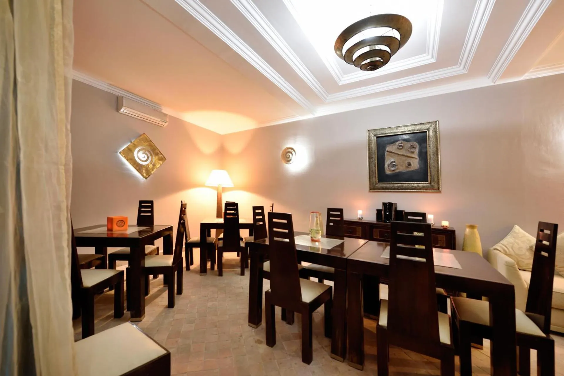 Restaurant/places to eat in Riad les Ammonites and Spa