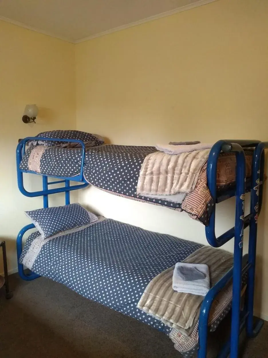 Economy Triple Room with Shared Bathroom - single occupancy in Ironsands B&B Economy Triple Room with Shared Bathroom - single occupancy in Ironsands B&B