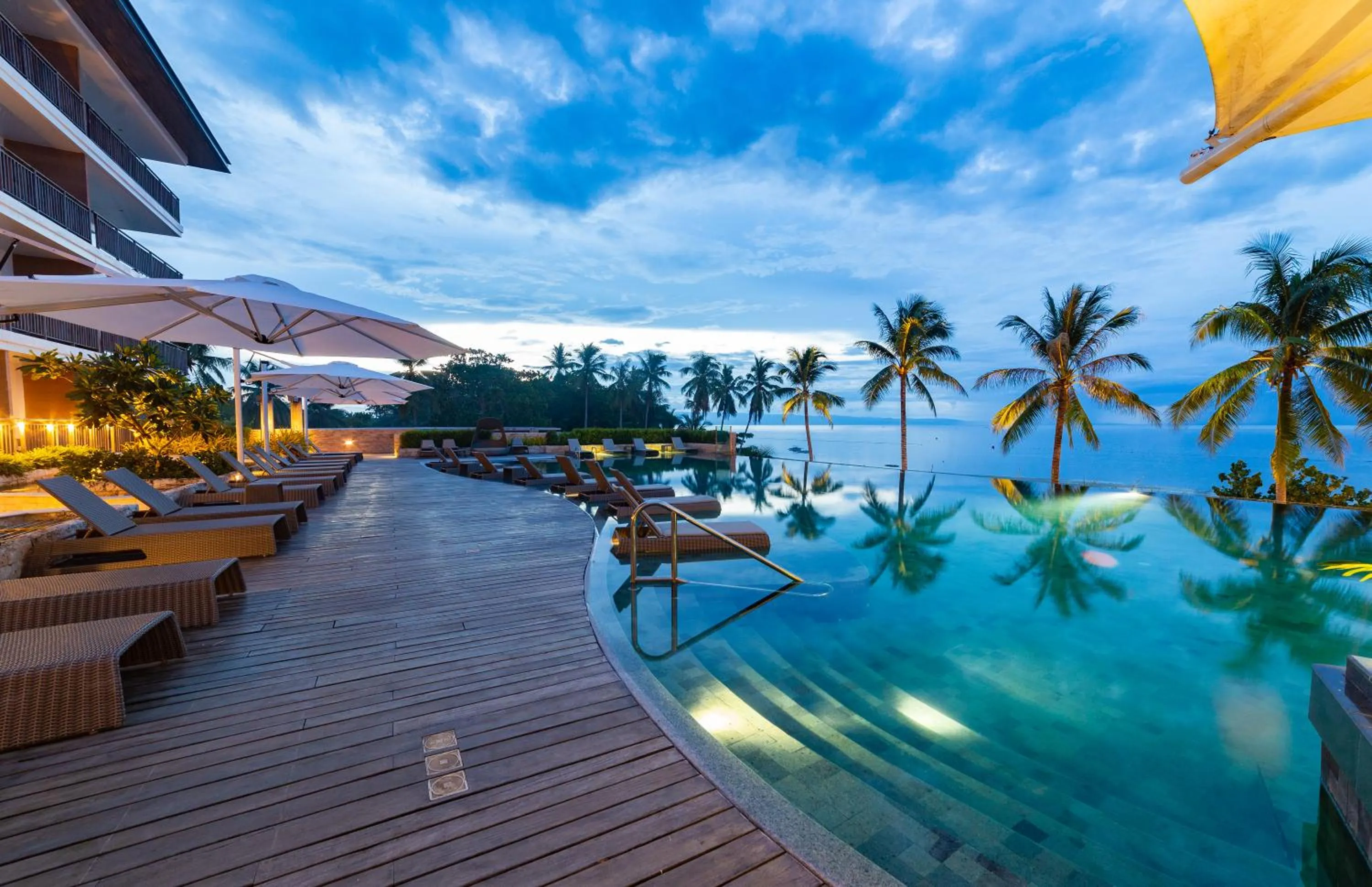 Swimming pool in Modala Beach Resort