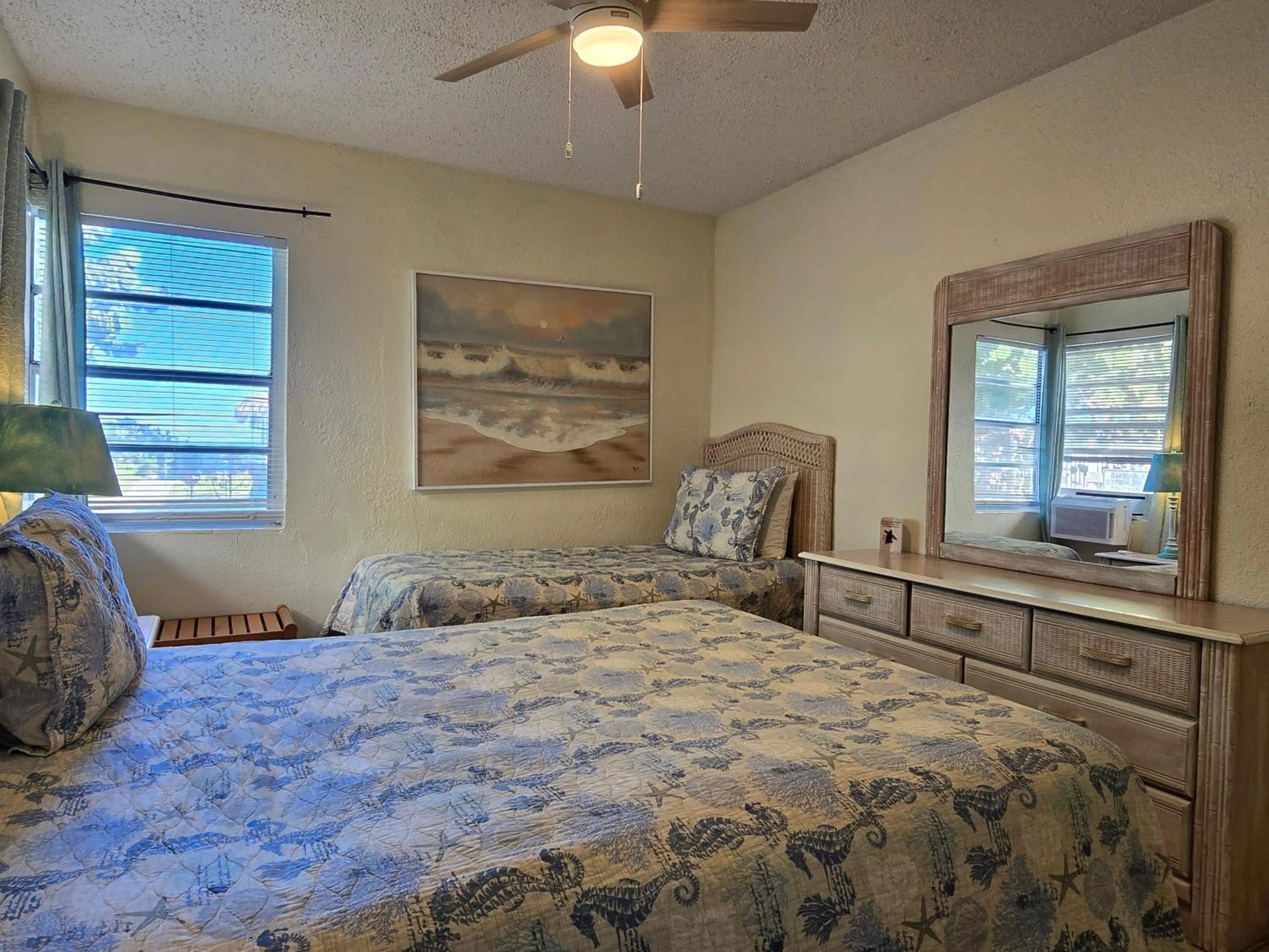 Bedroom, Bed in Oceanfront Sea Scape Motel