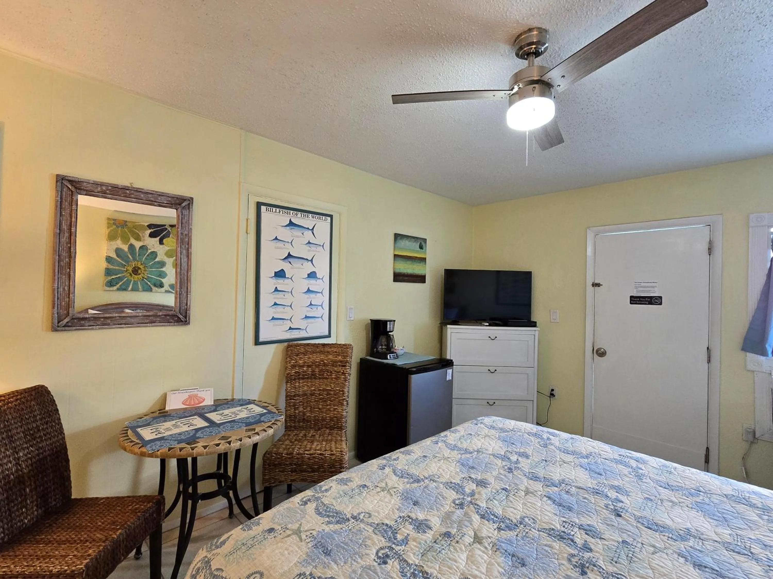 Seating area, Bed in Oceanfront Sea Scape Motel