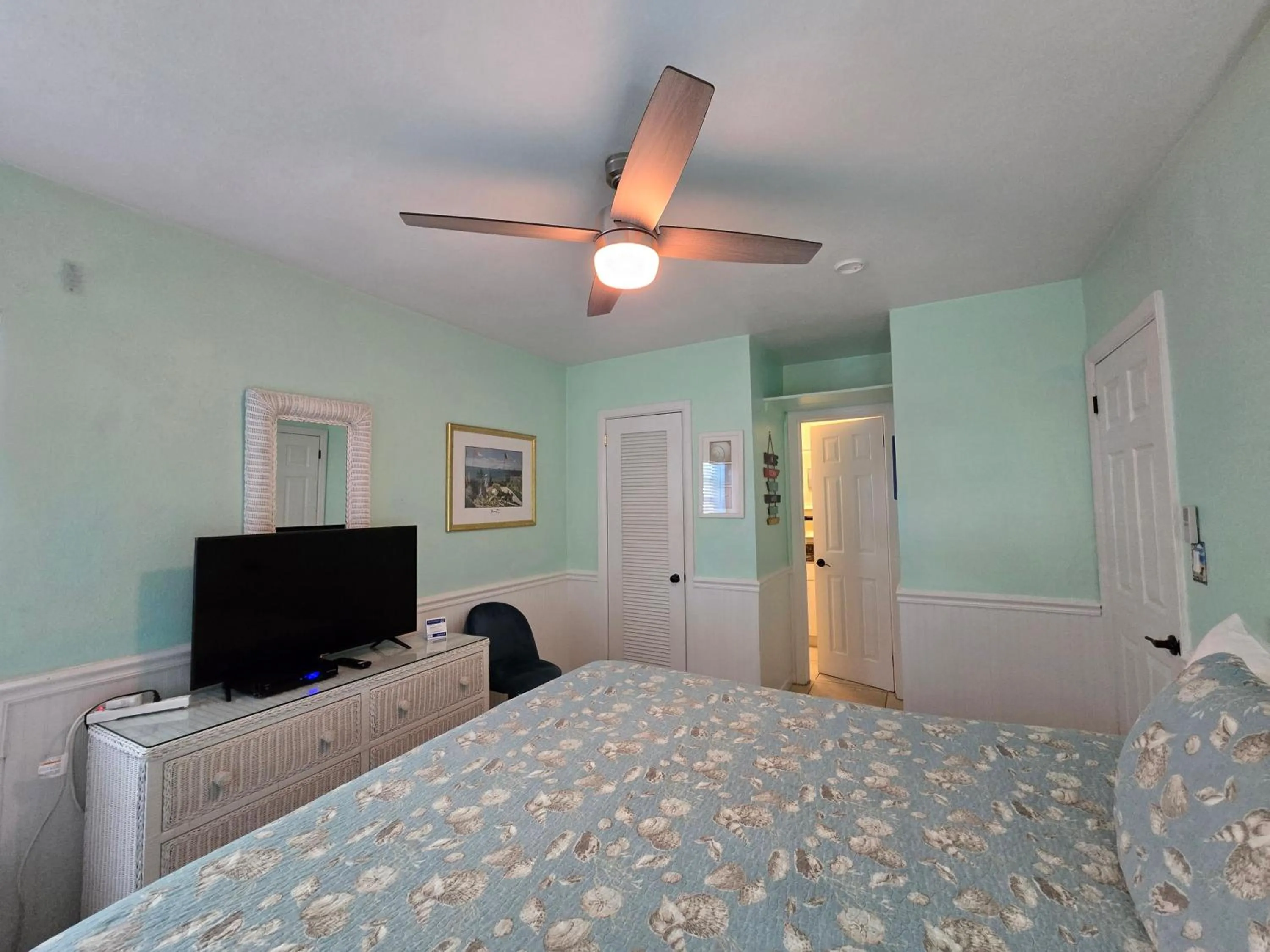 Bed in Oceanfront Sea Scape Motel