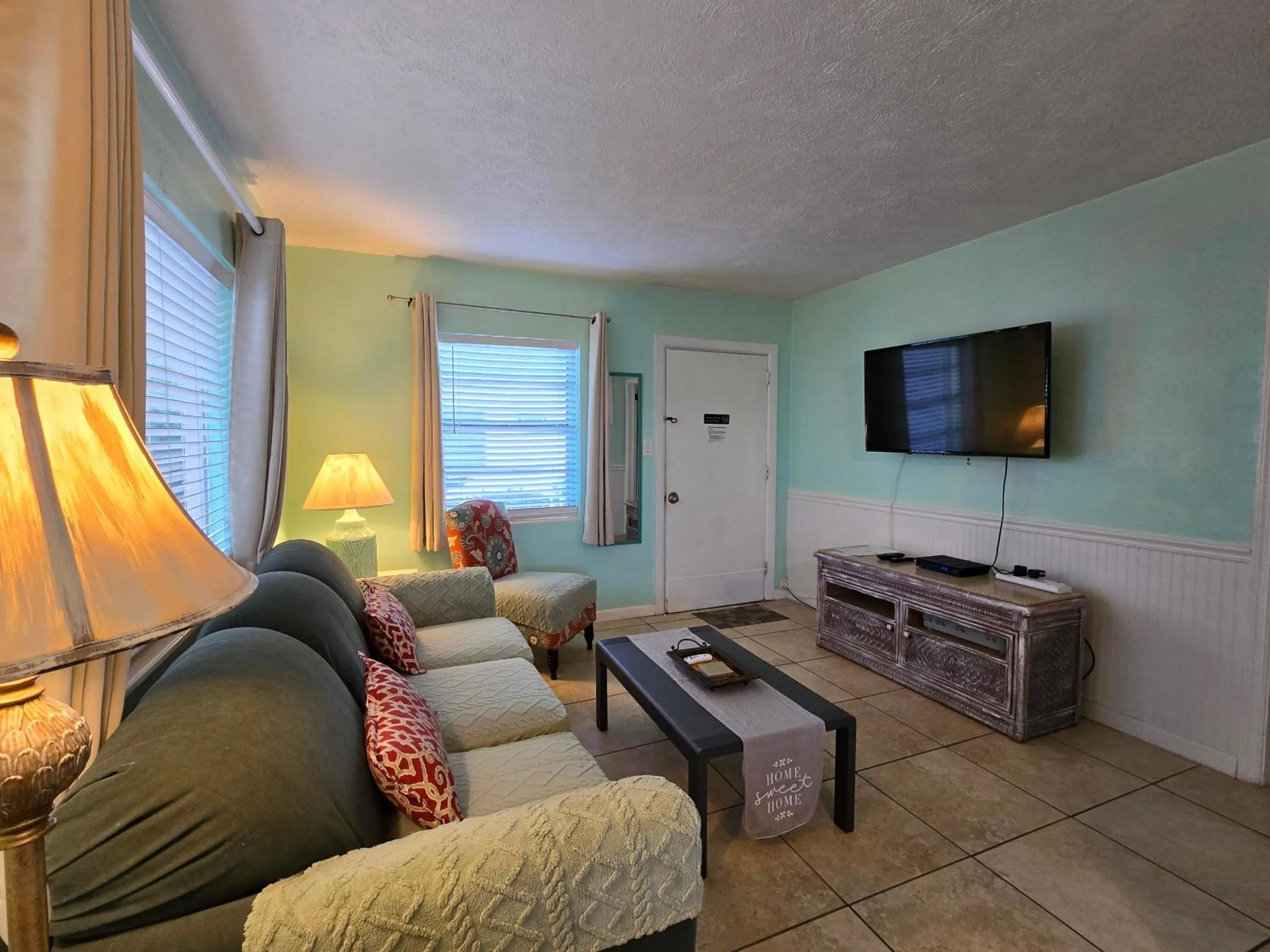 Living room in Oceanfront Sea Scape Motel