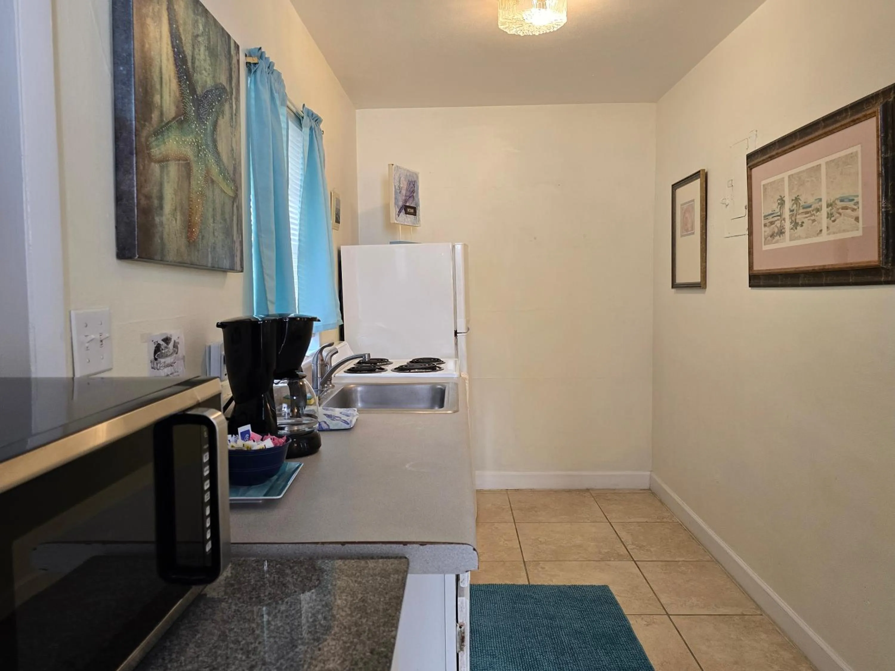 Kitchen or kitchenette in Oceanfront Sea Scape Motel