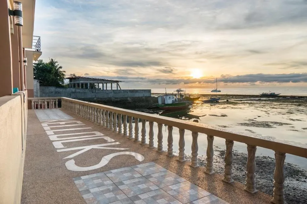 Kellocks' Seaview Apartelle