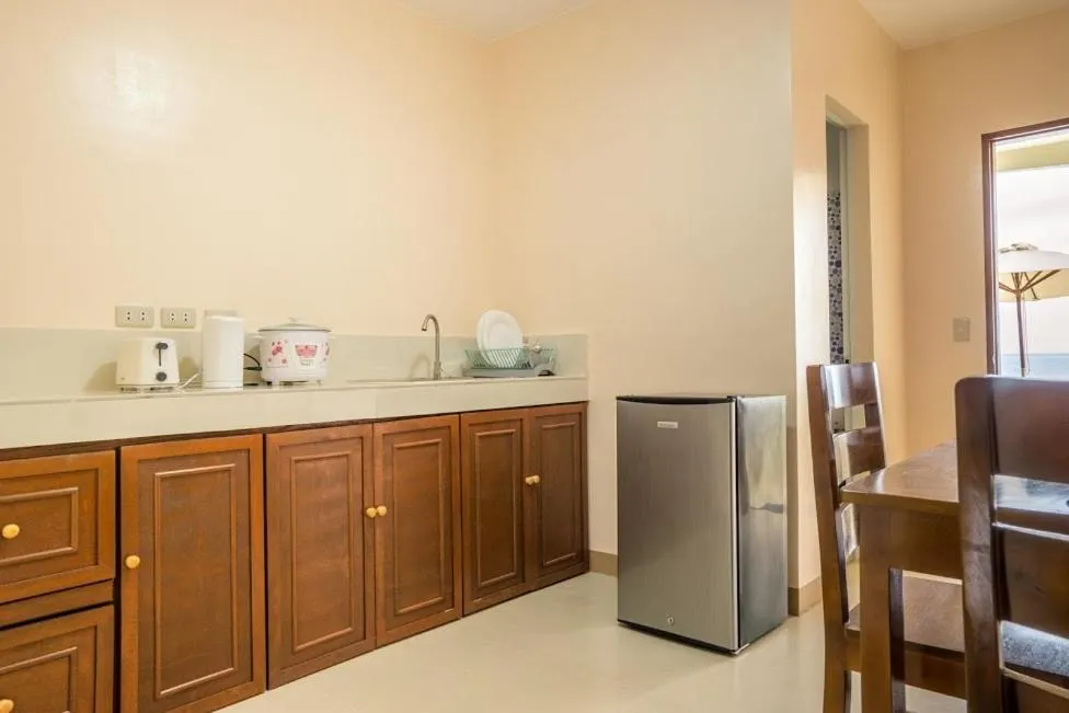 Kellocks' Seaview Apartelle