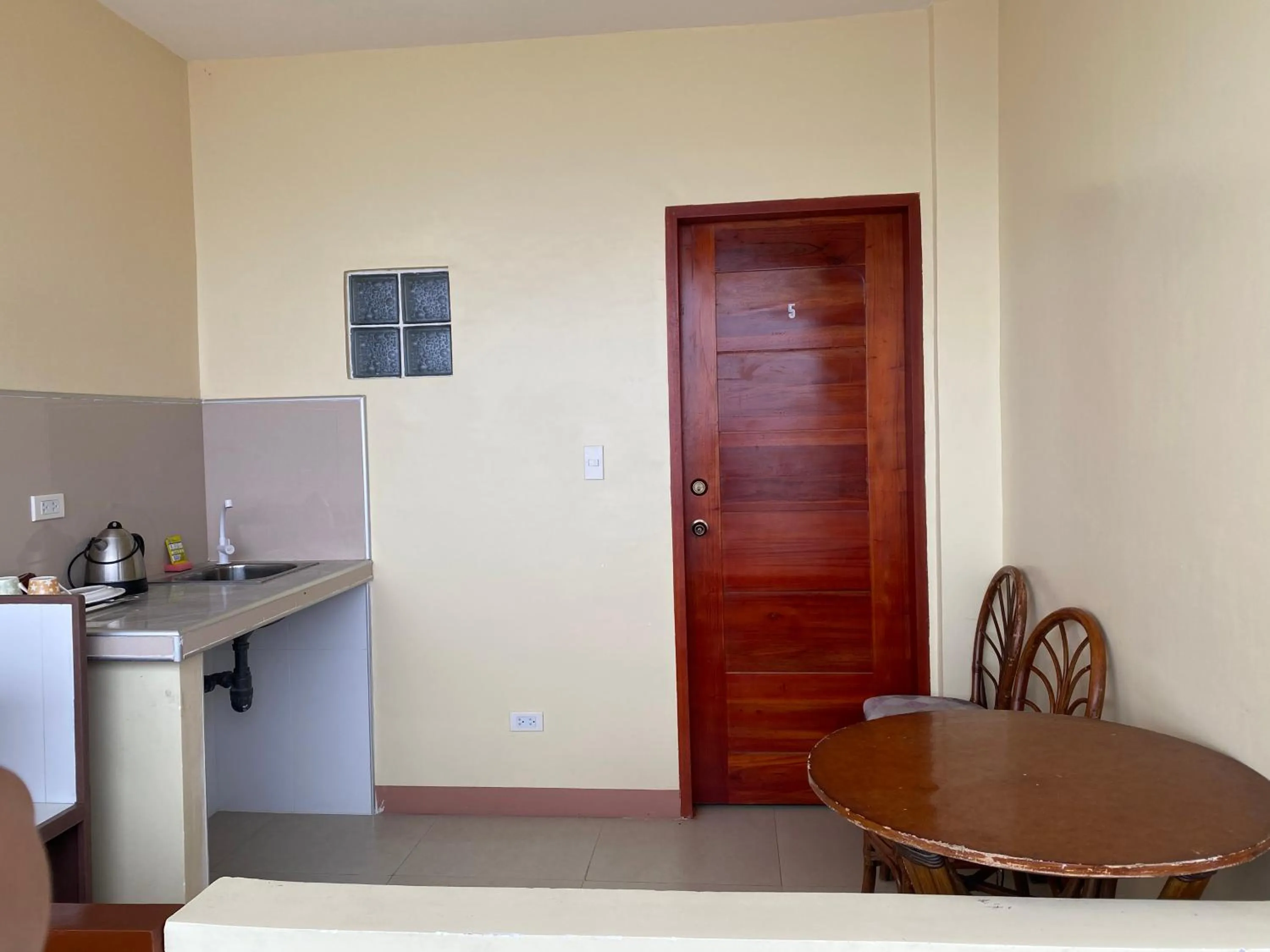 Kellocks' Seaview Apartelle