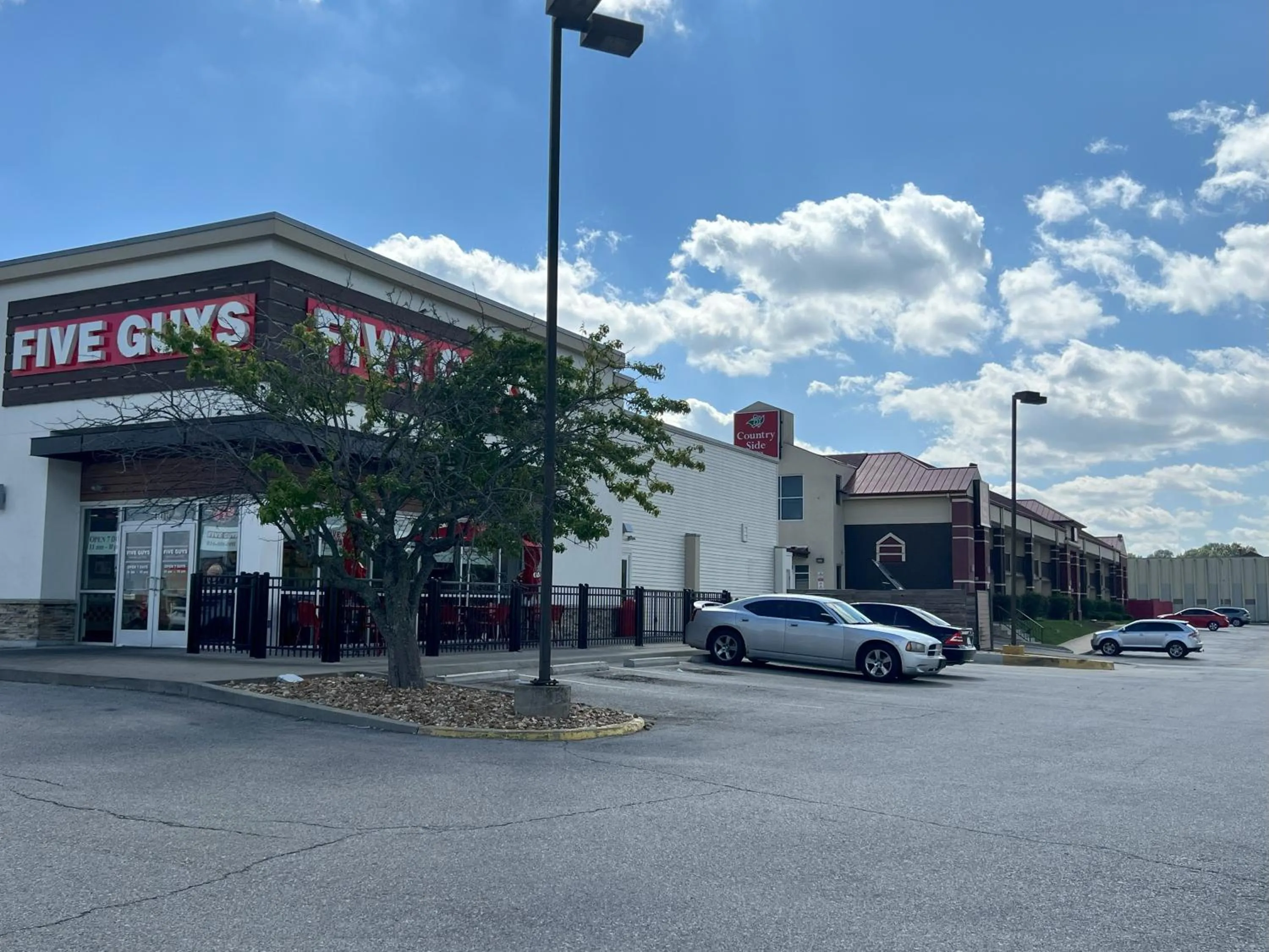 Restaurant/places to eat in Countryside Suites Kansas City Independence I-70 East Sports Complex Hotel