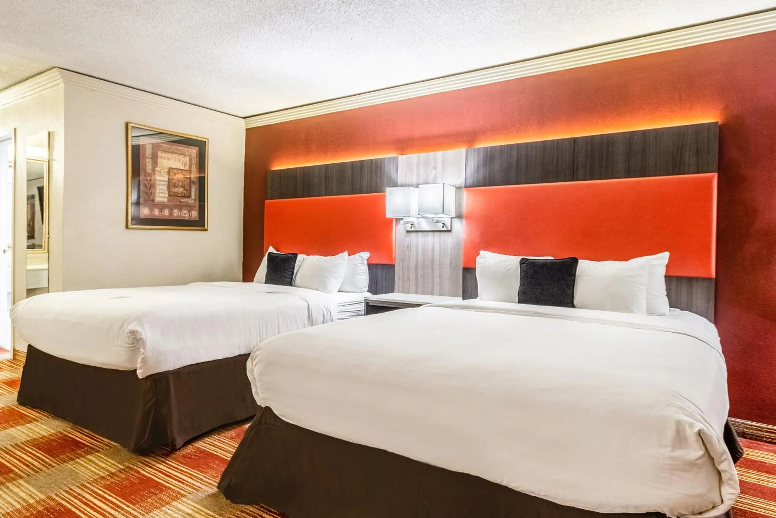 Bed in Countryside Suites Kansas City Independence I-70 East Sports Complex Hotel