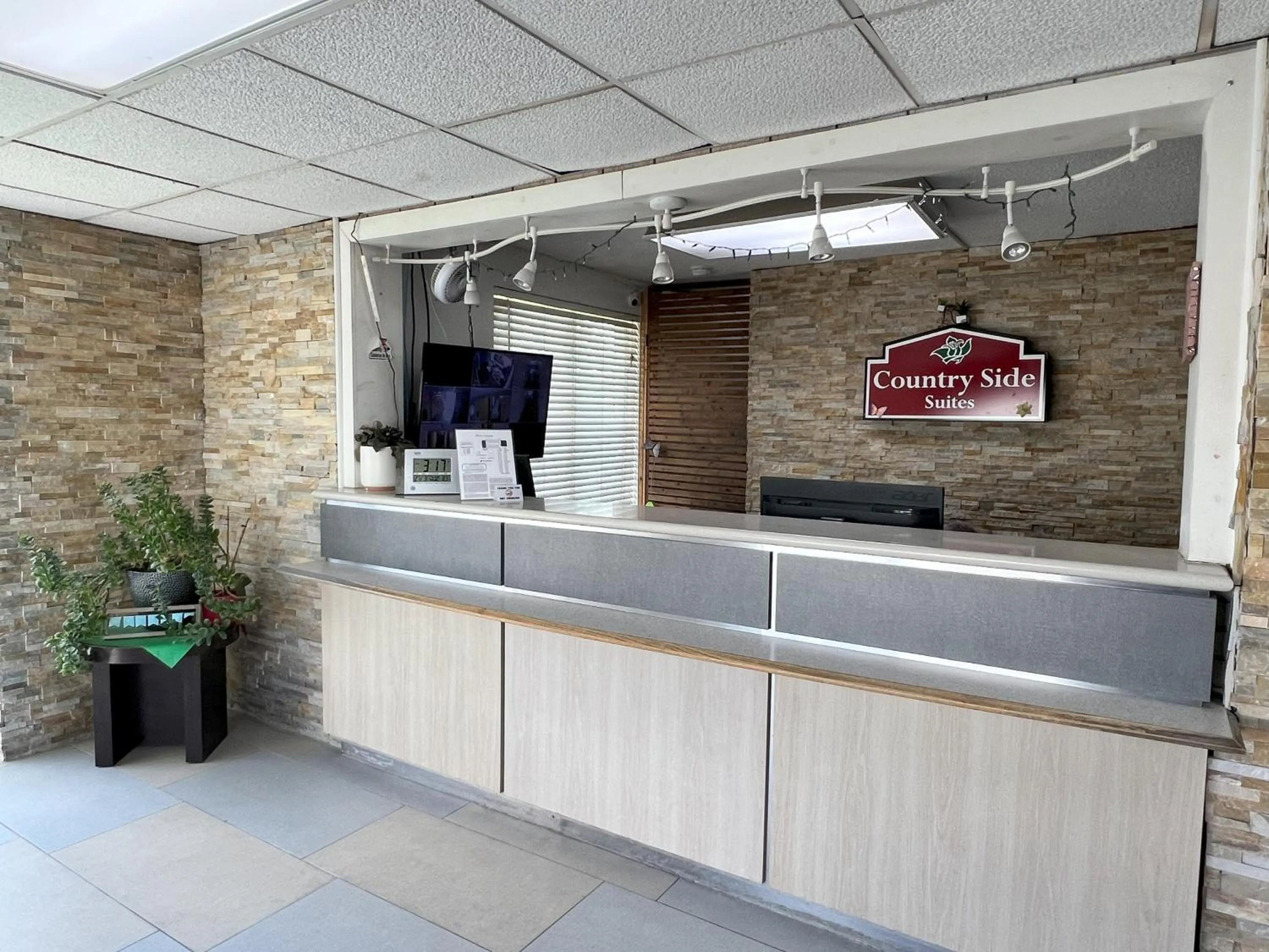 Lobby or reception in Countryside Suites Kansas City Independence I-70 East Sports Complex Hotel