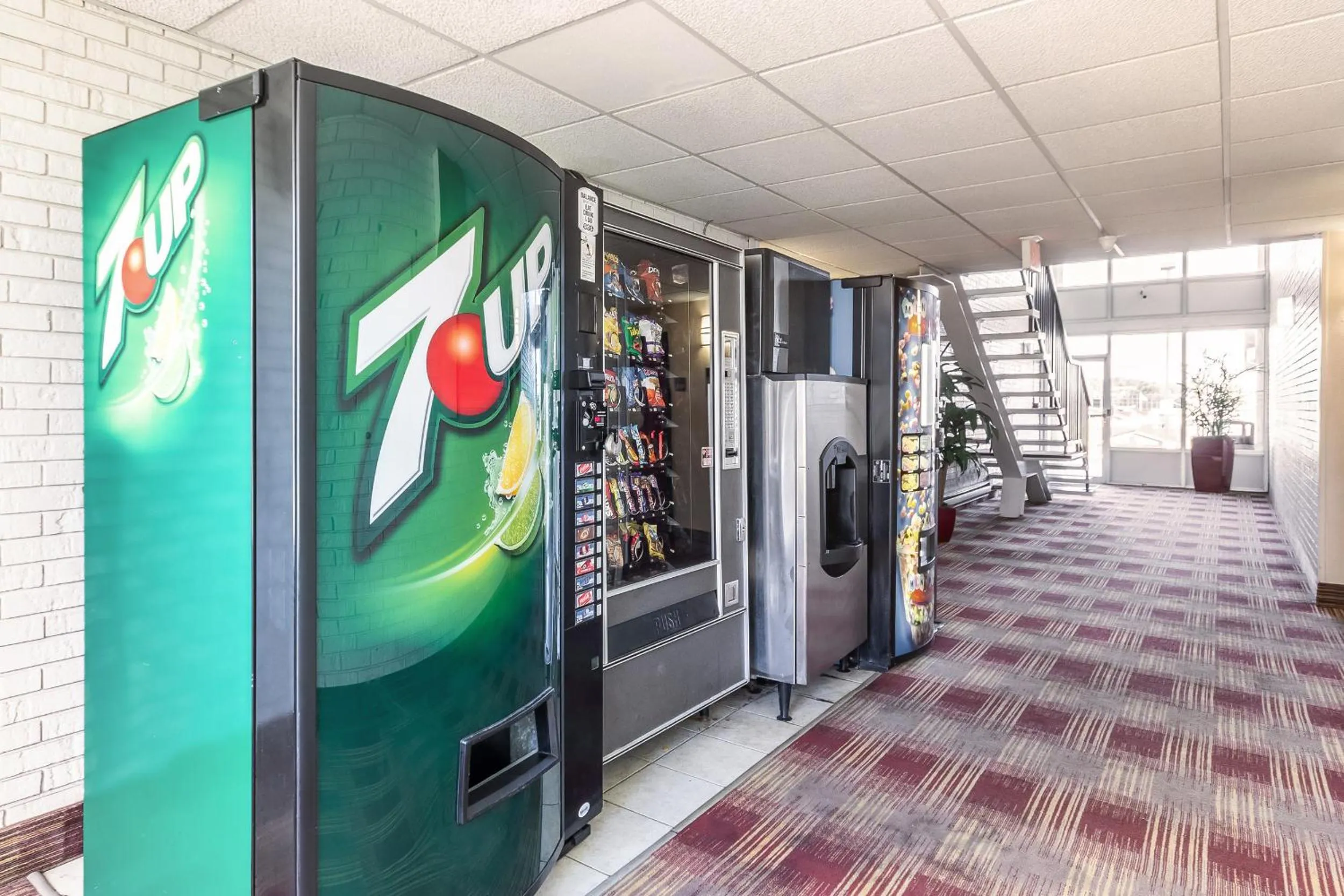 On-site shops in Countryside Suites Kansas City Independence I-70 East Sports Complex Hotel