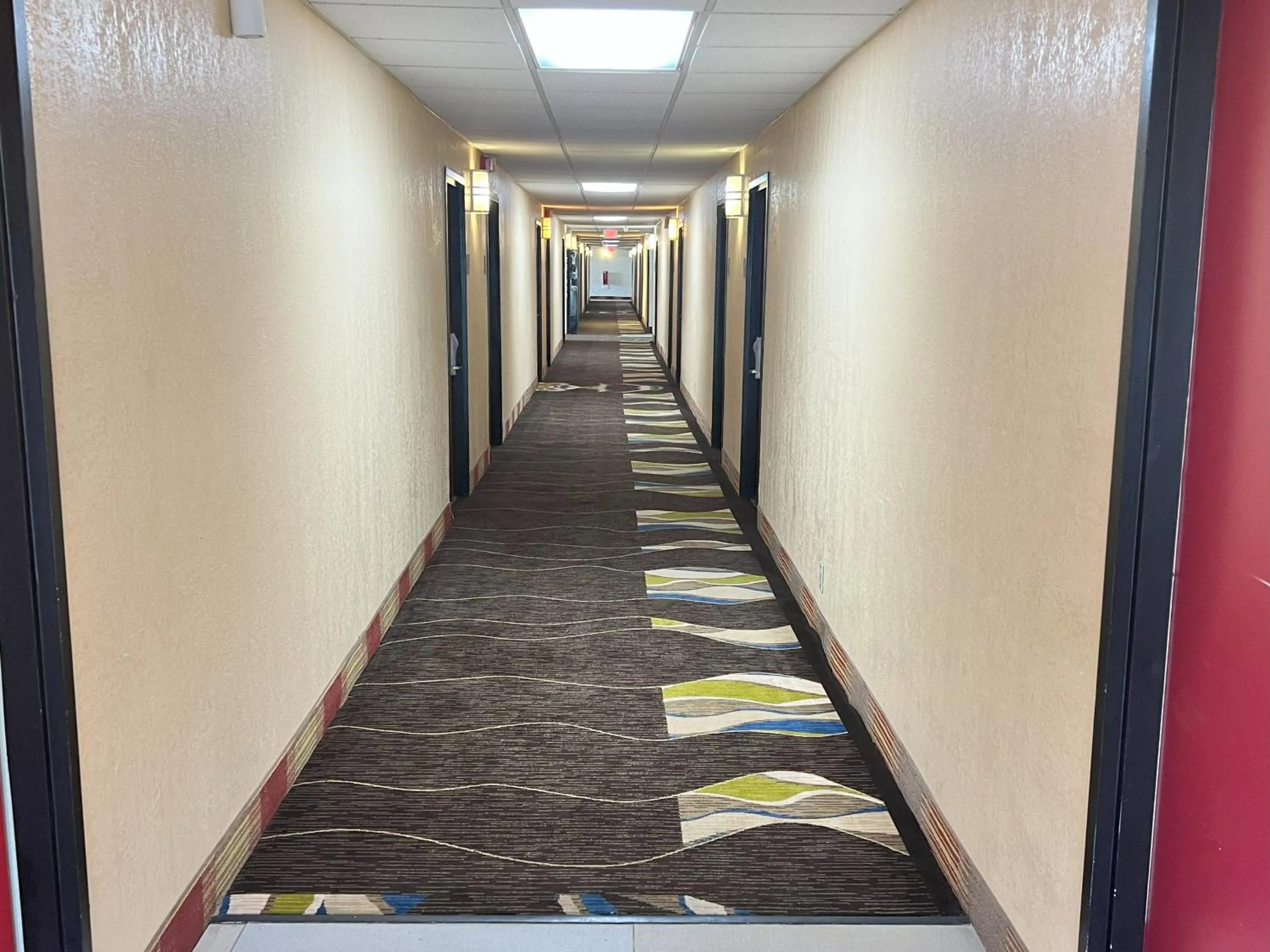 Property building in Countryside Suites Kansas City Independence I-70 East Sports Complex Hotel