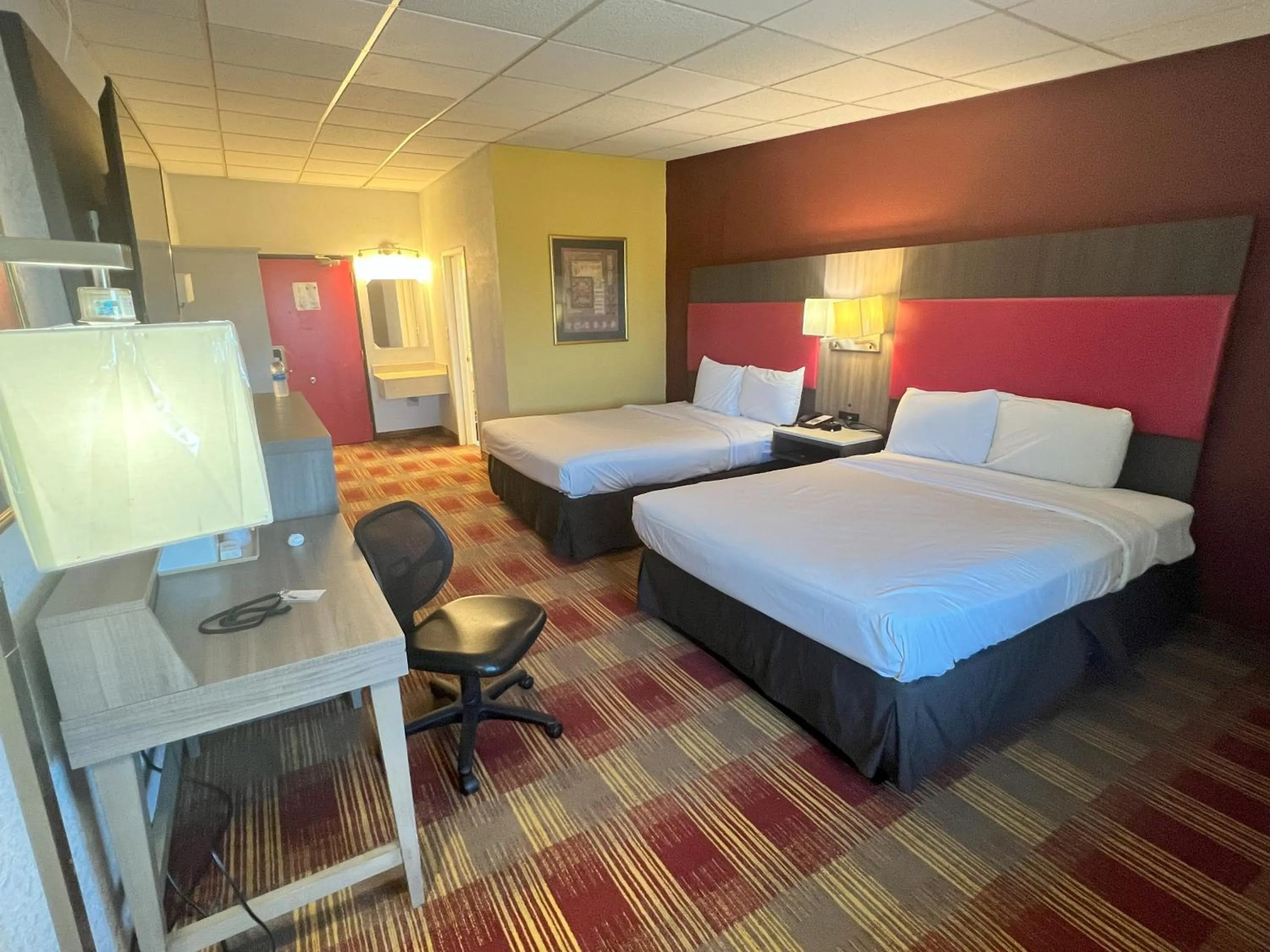 Bed in Countryside Suites Kansas City Independence I-70 East Sports Complex Hotel