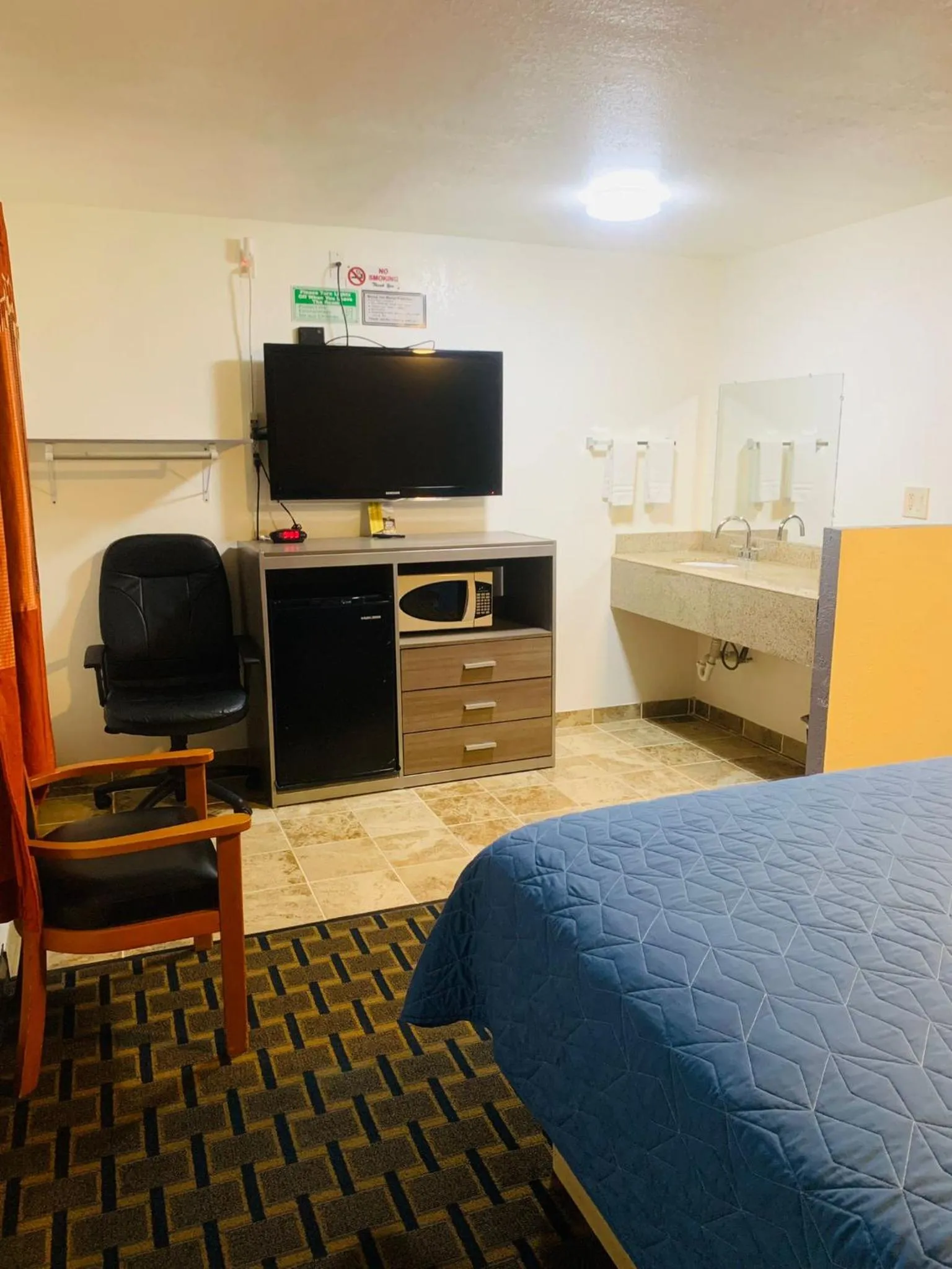 TV and multimedia, Bed in Relax Inn Motel Kountze