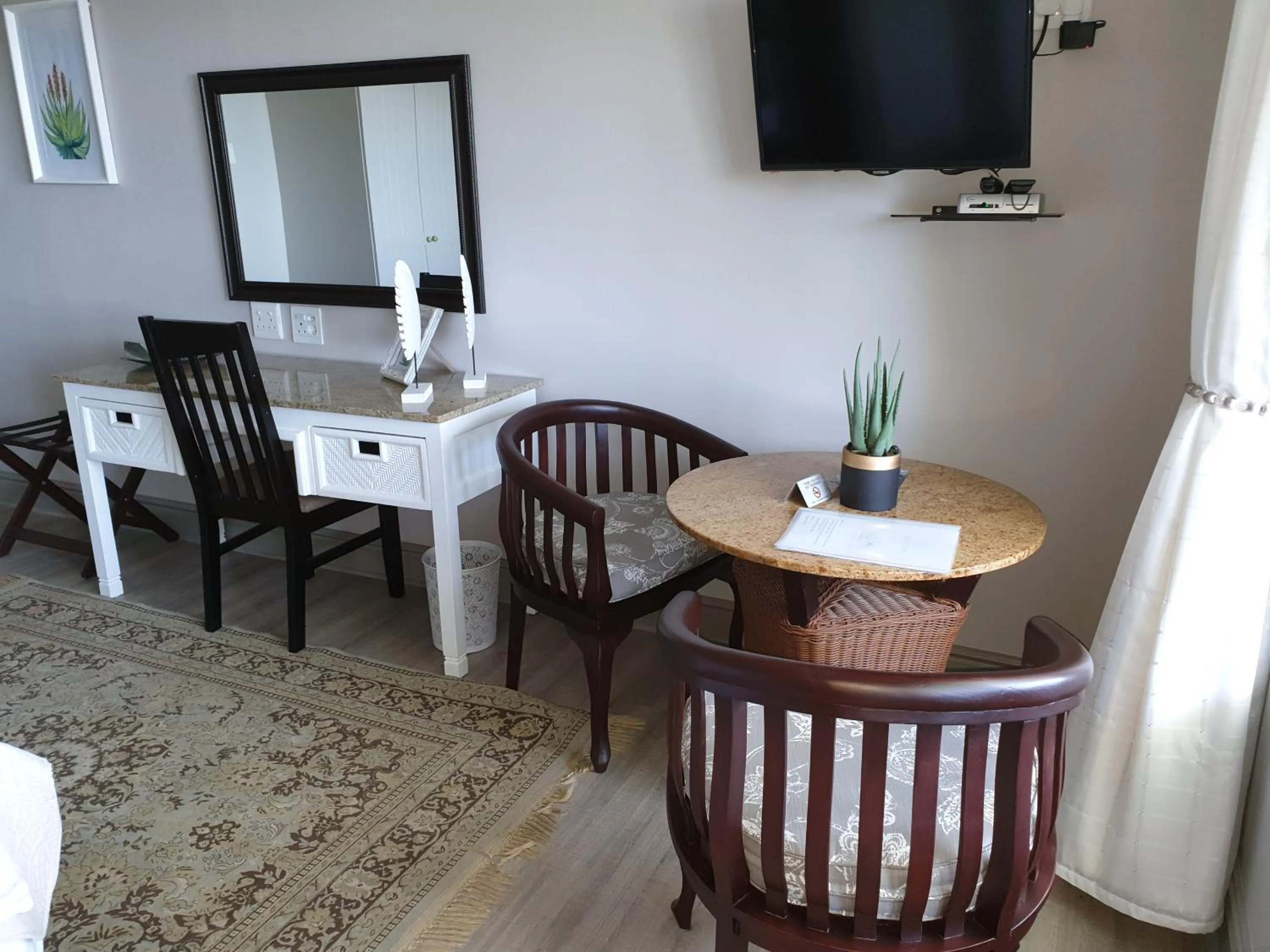 TV and multimedia in Hillside Guesthouse Umhlanga