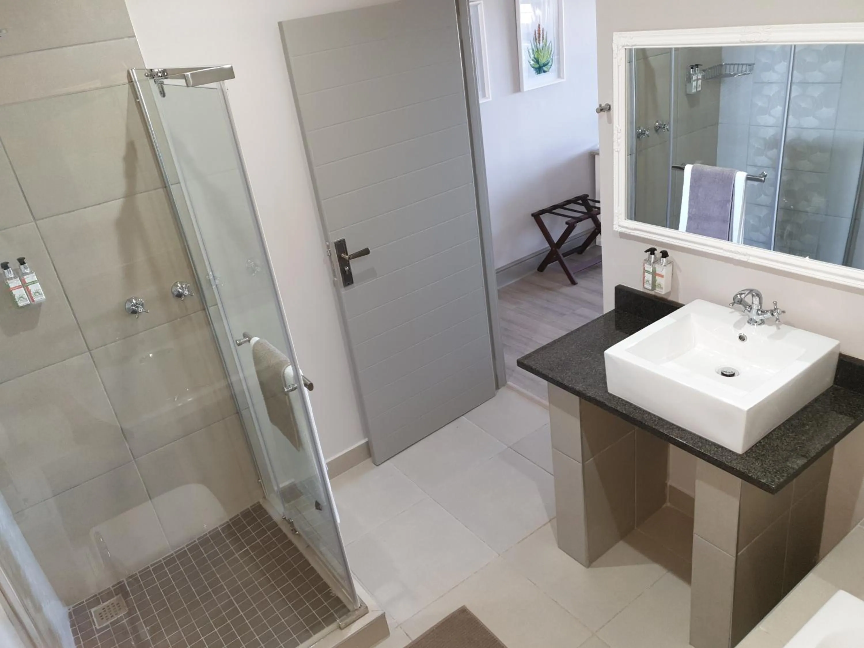 Shower in Hillside Guesthouse Umhlanga