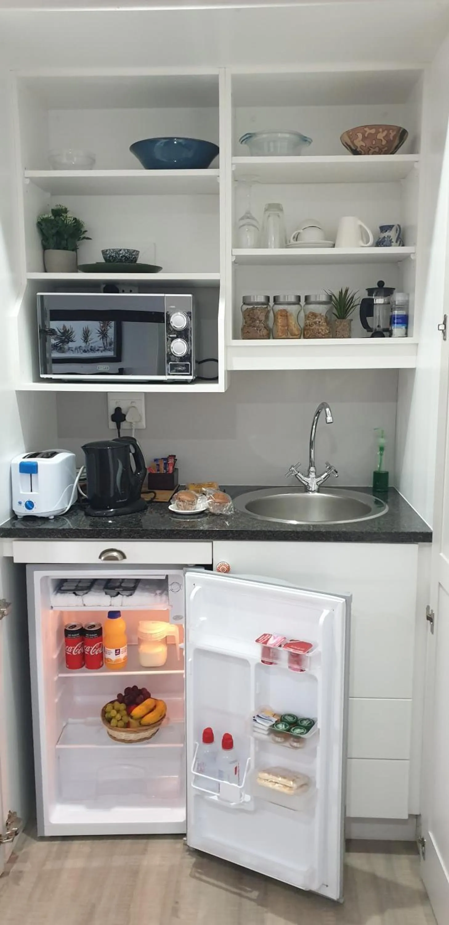 Coffee/tea facilities in Hillside Guesthouse Umhlanga