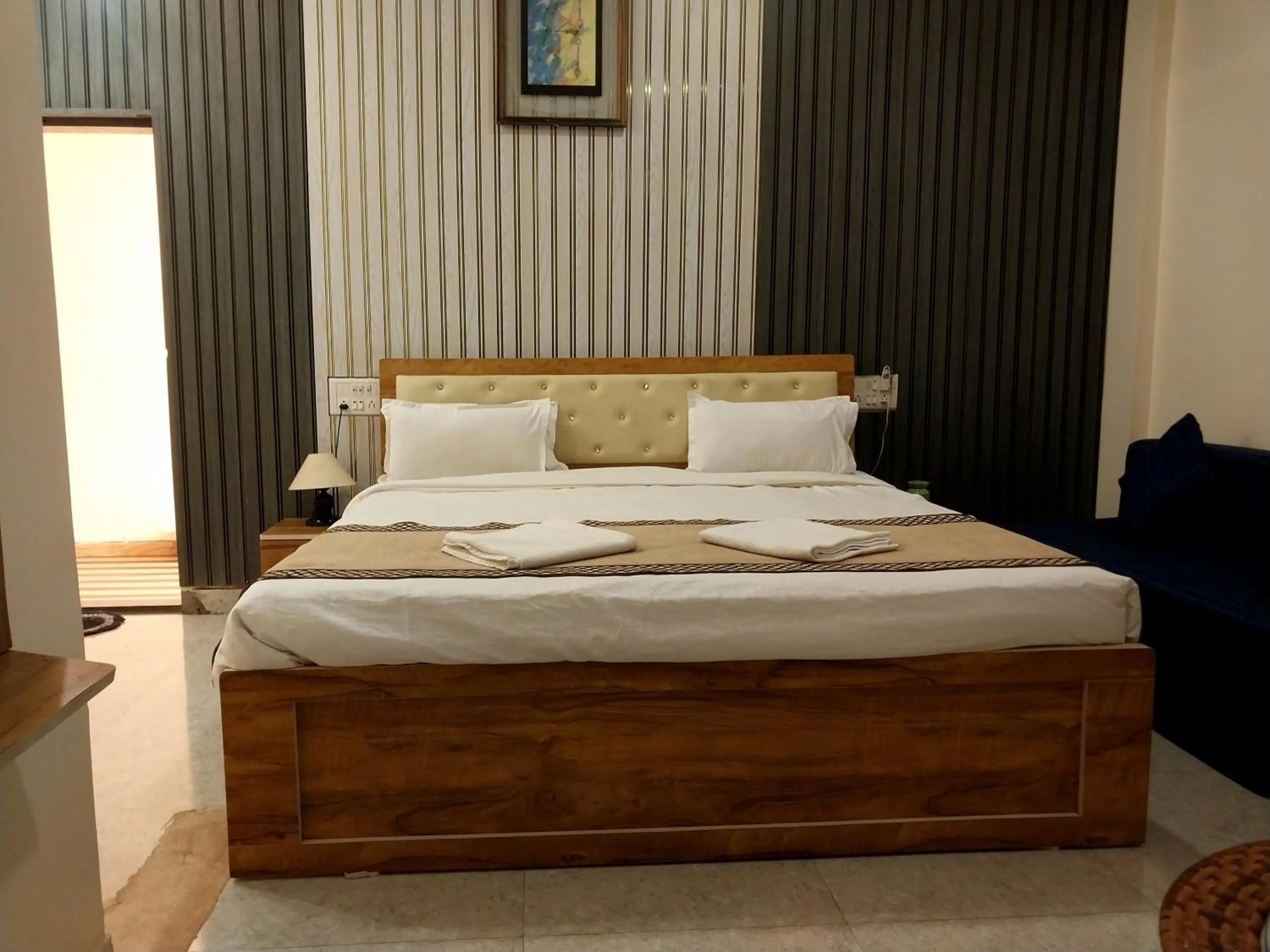 Bed in Mango Valley Resort Ganpatipule