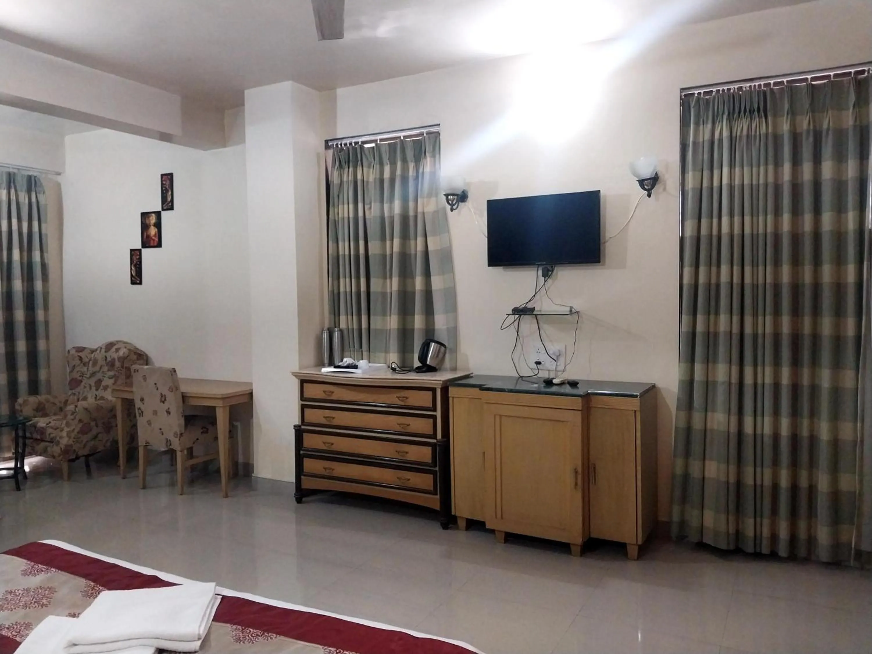TV and multimedia in Mango Valley Resort Ganpatipule