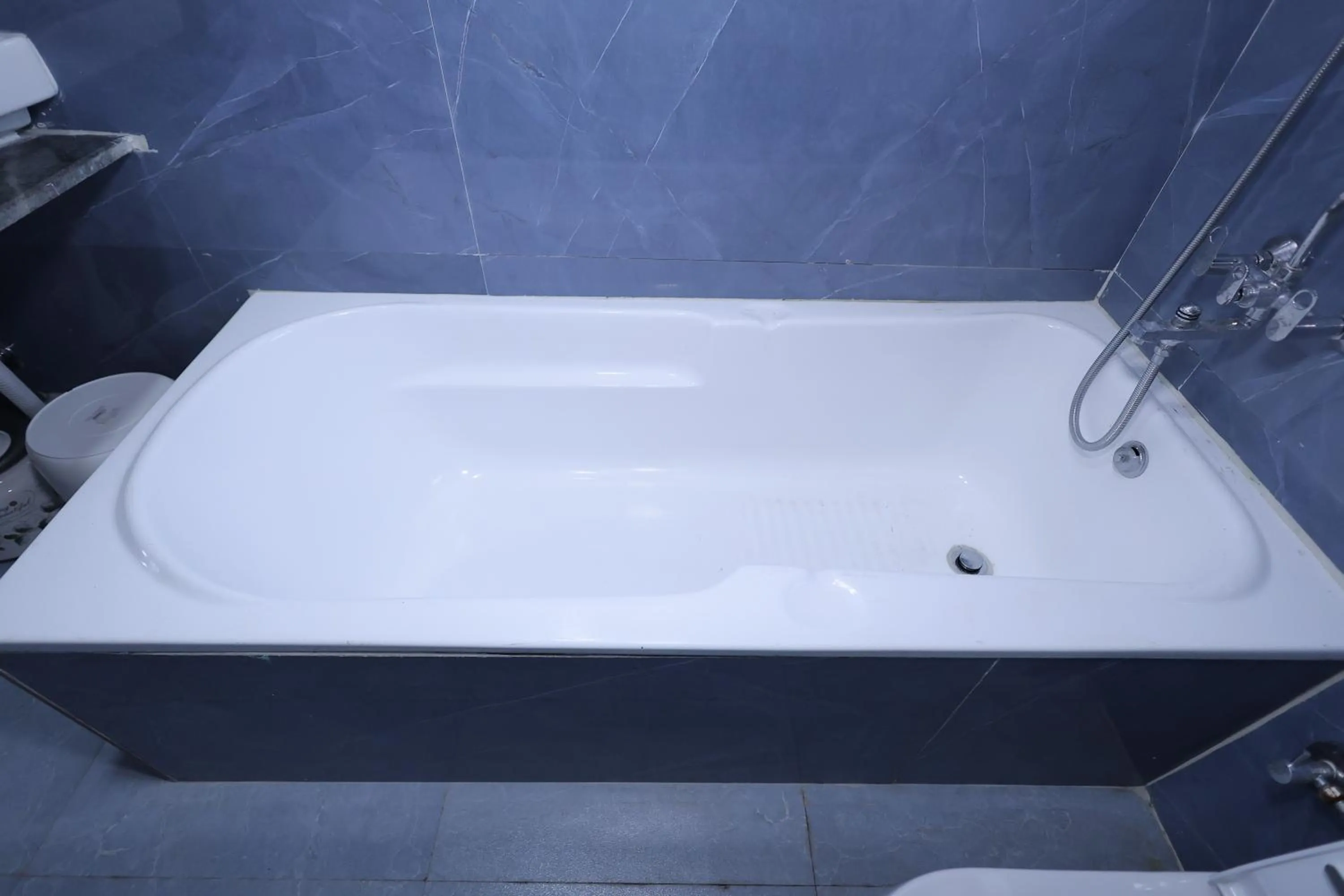 Bath in Mango Valley Resort Ganpatipule