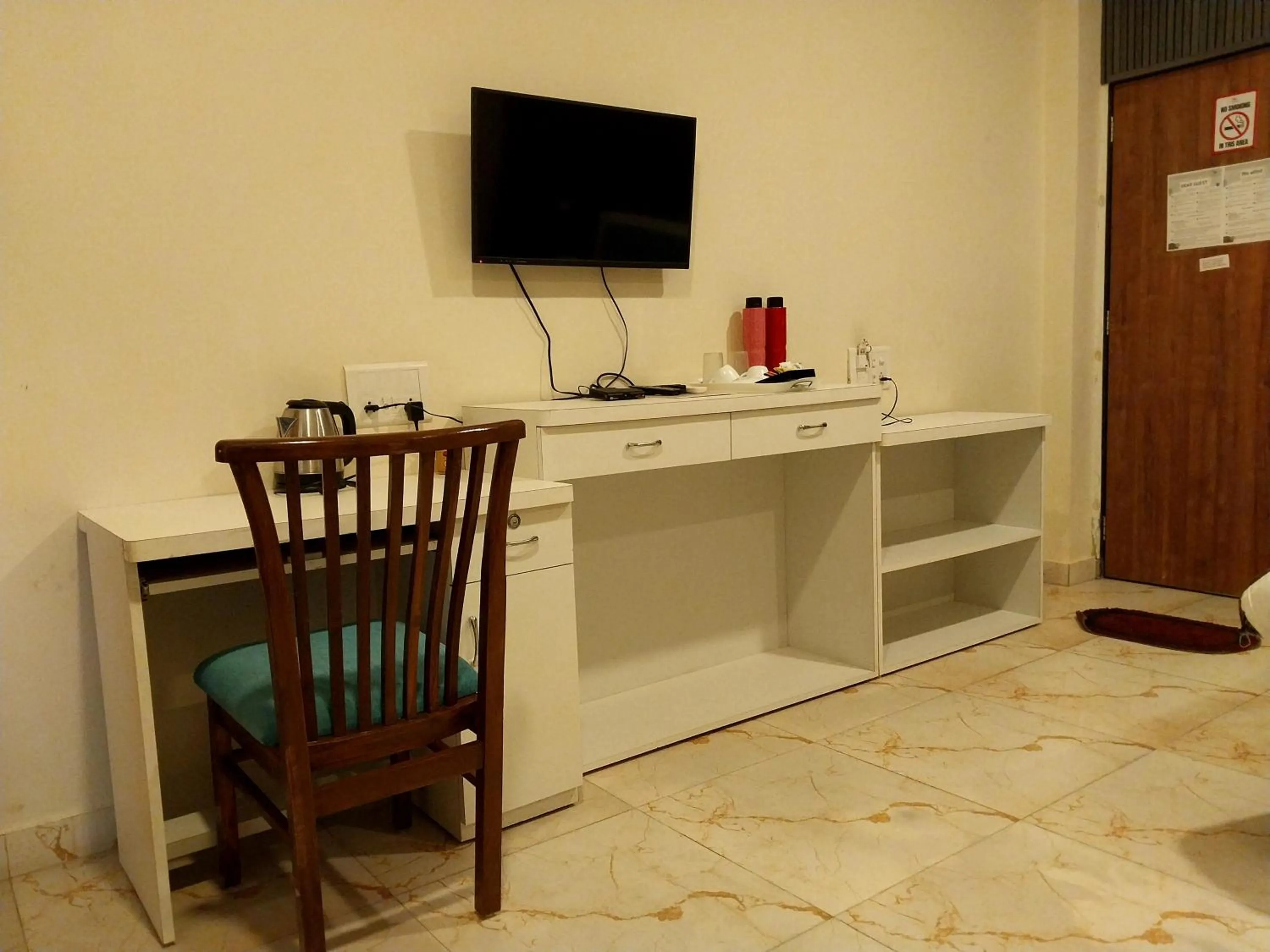 TV and multimedia in Mango Valley Resort Ganpatipule