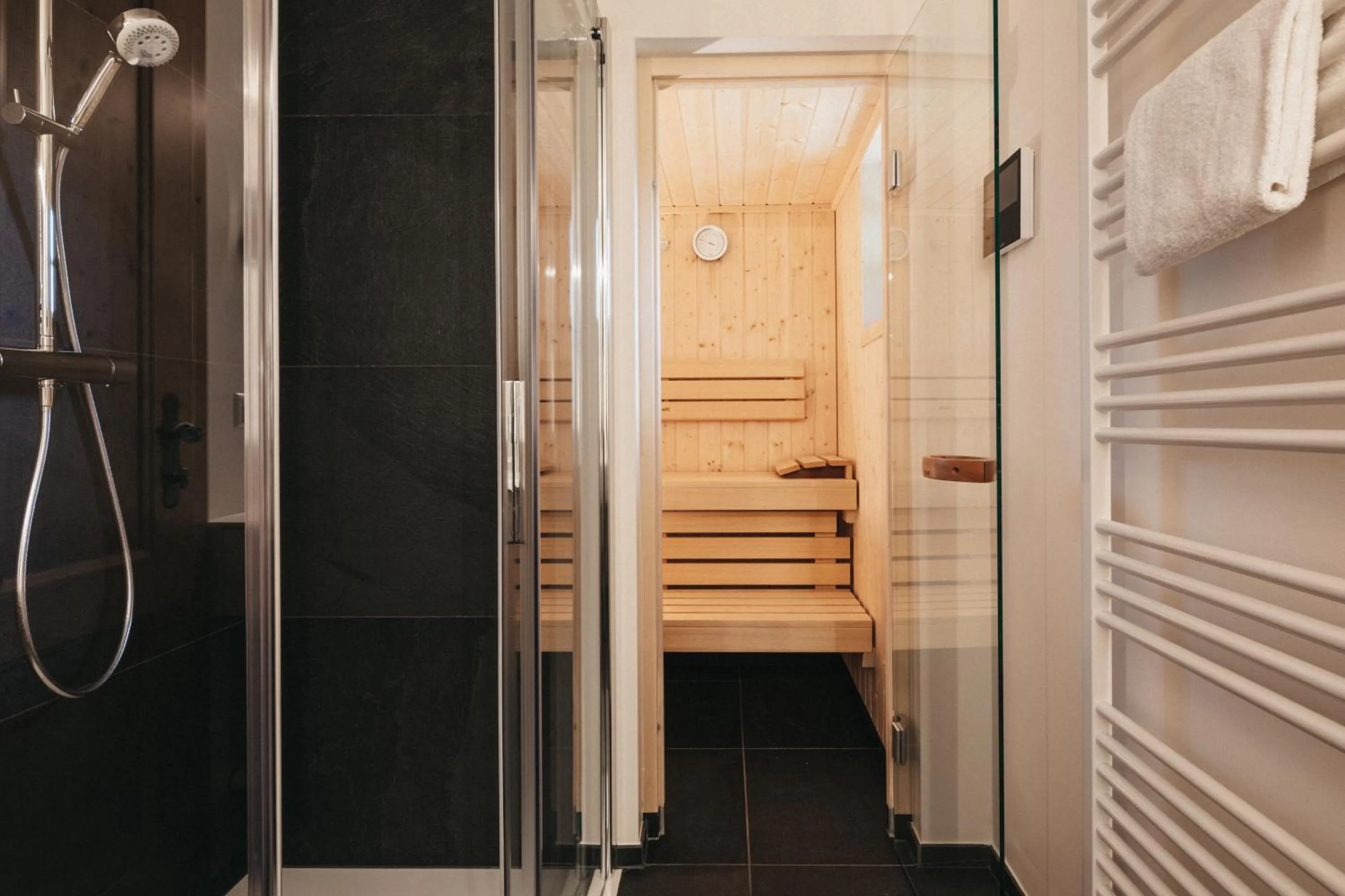 Shower in Naturel Hoteldorf Schönleitn