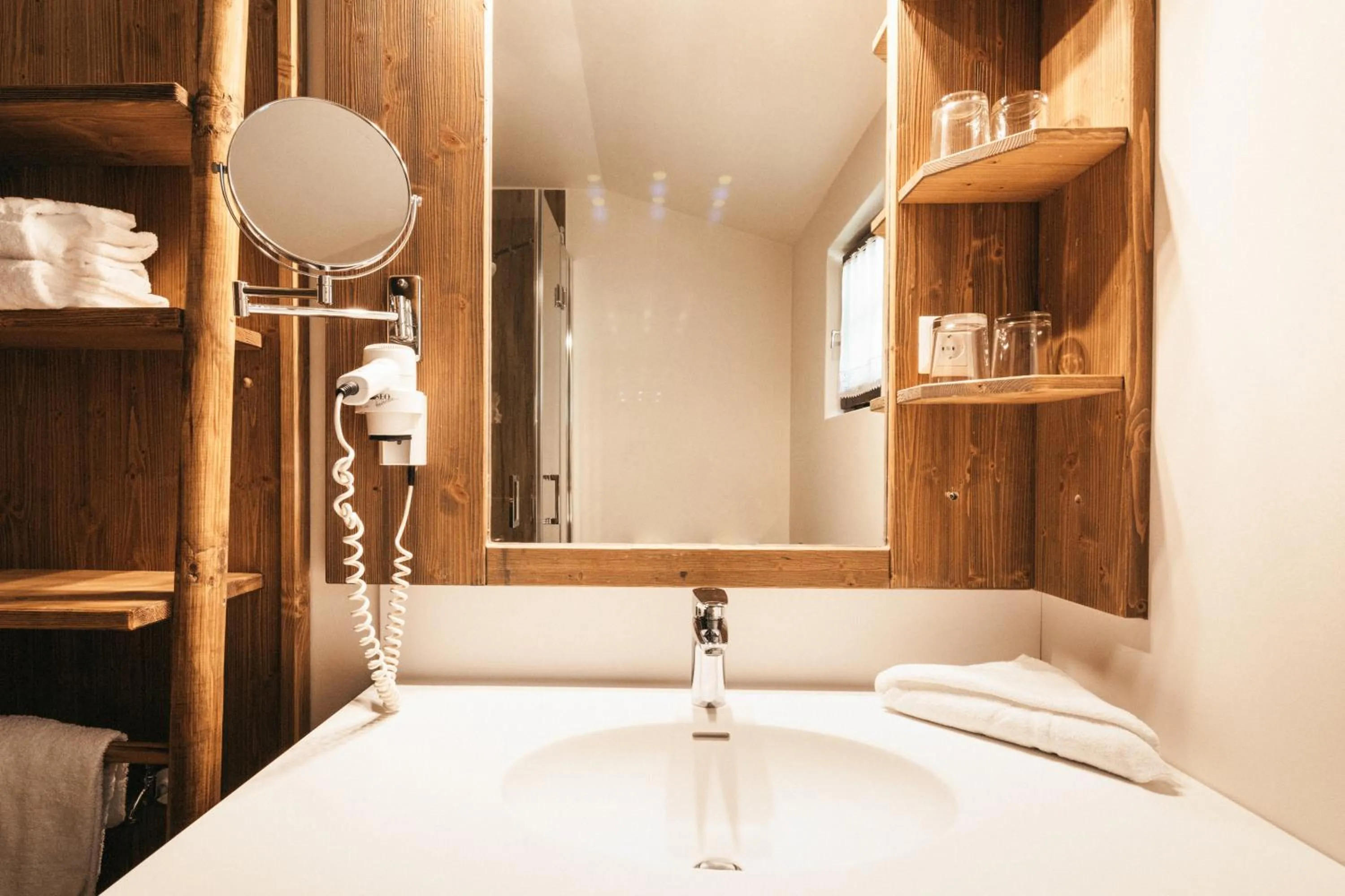 Bathroom, Bed in Naturel Hoteldorf Schönleitn