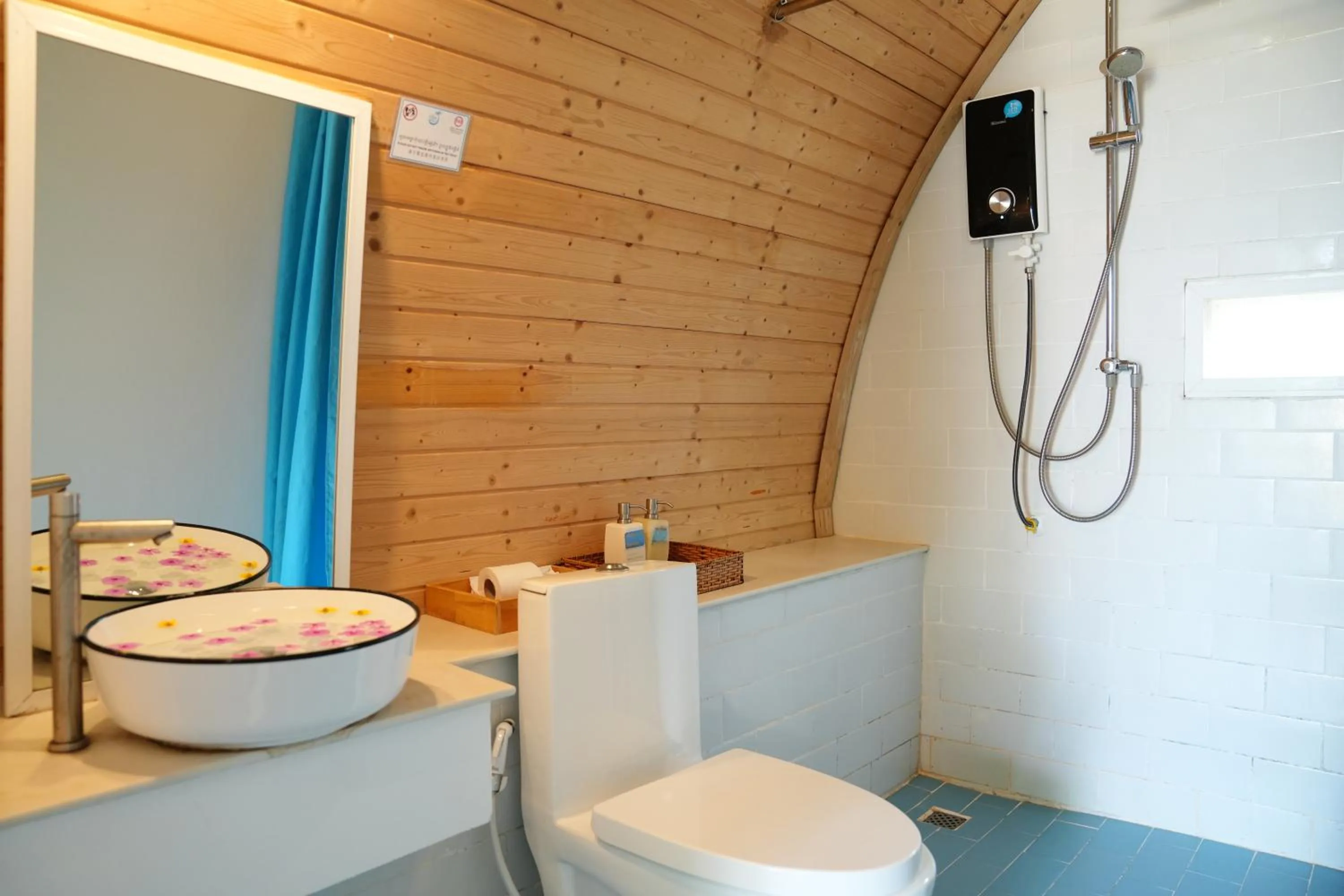 Shower in Tube Resort by EHM