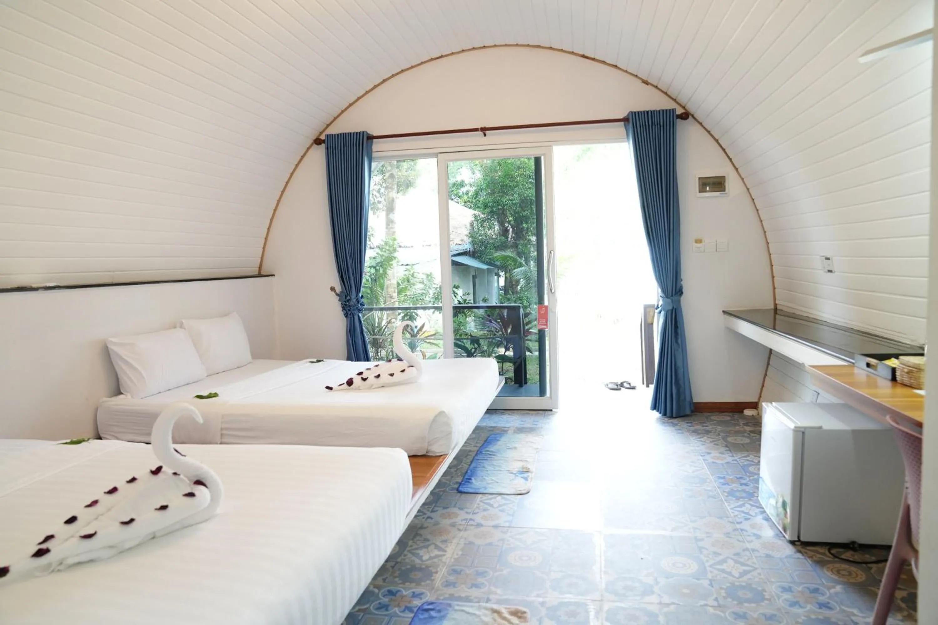 Photo of the whole room, Bed in Tube Resort by EHM