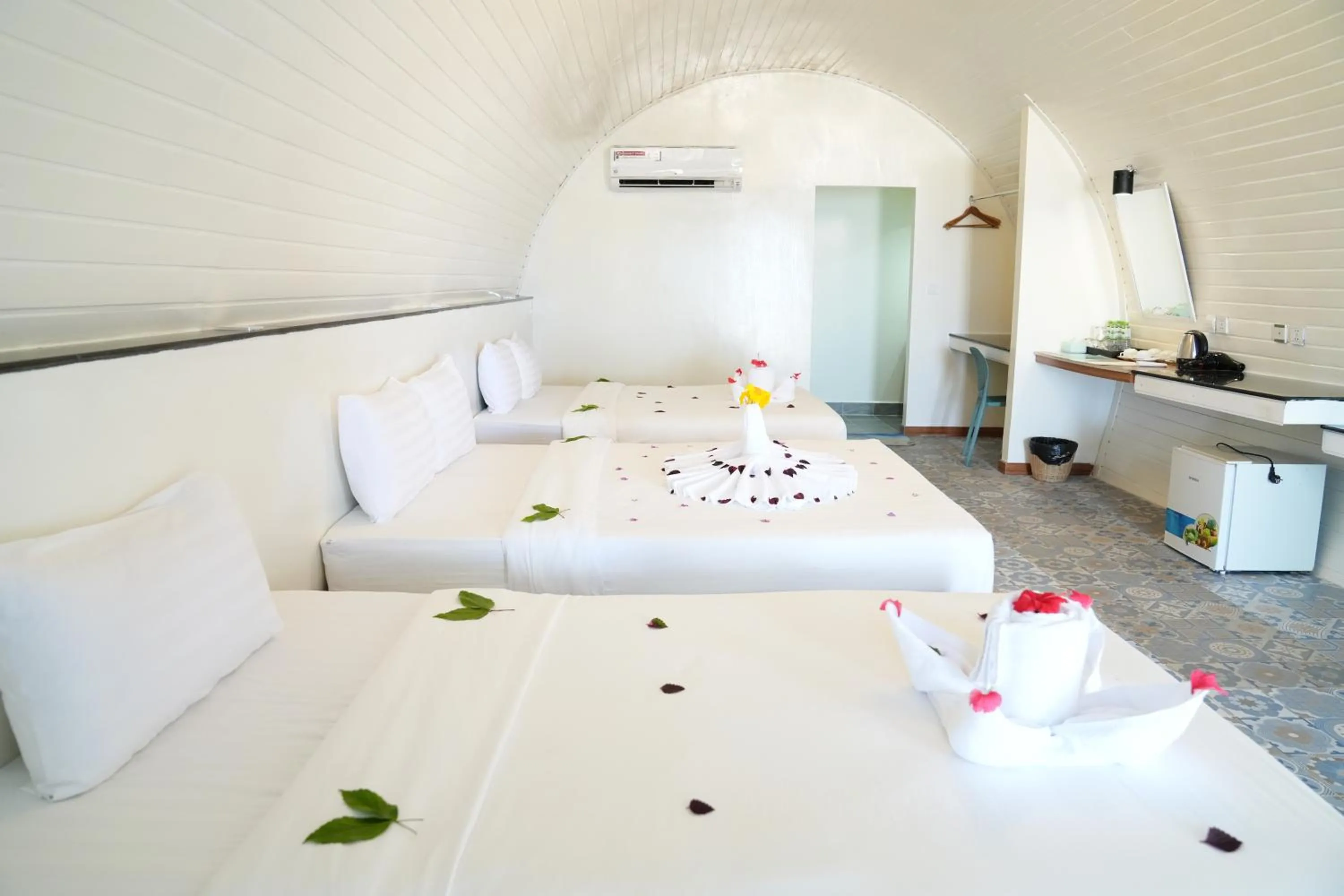Bed in Tube Resort by EHM
