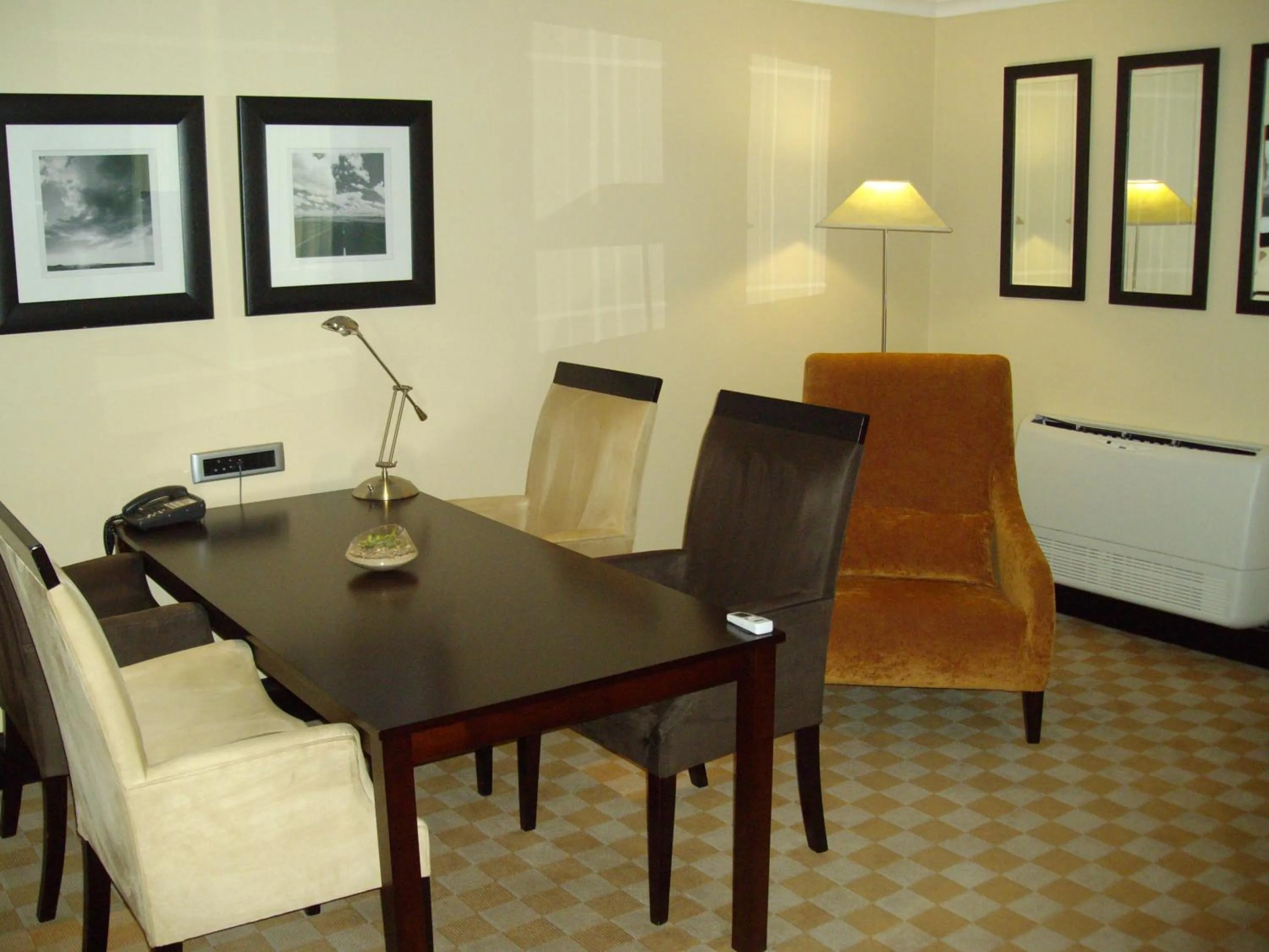 Dining area in Southern Sun OR Tambo International Airport