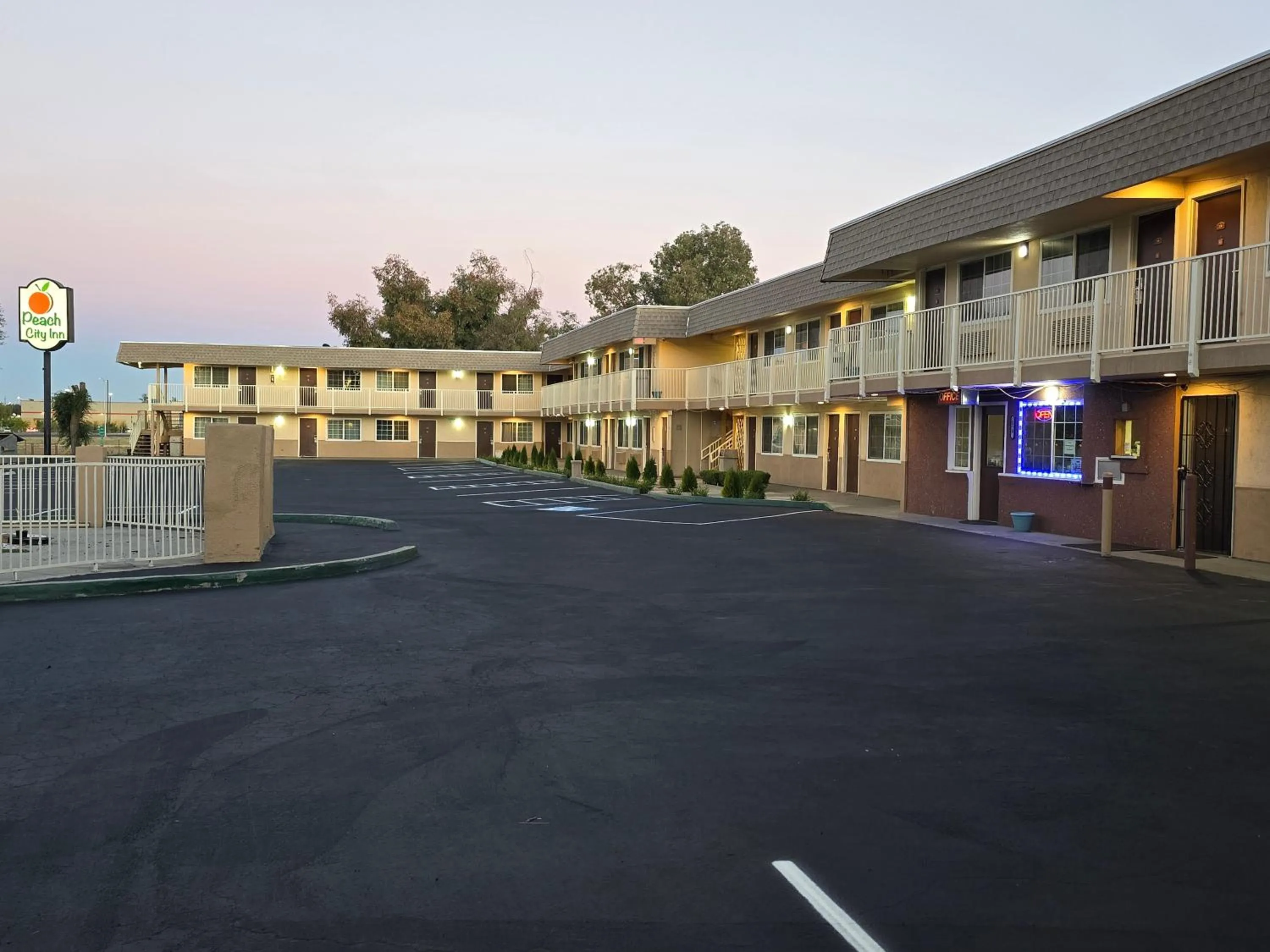 Property building in Peach City Inn - Marysville/Yuba City