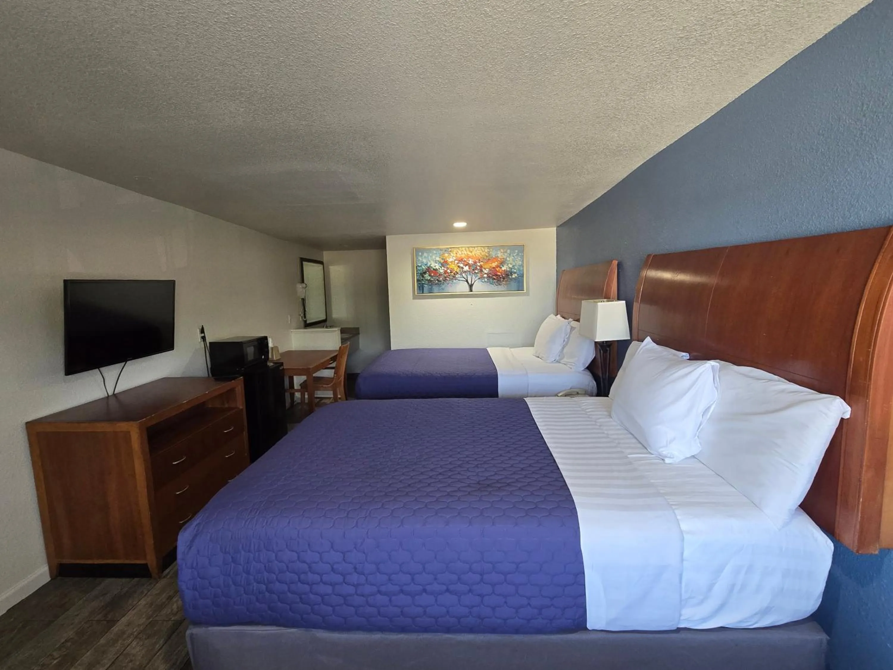 Photo of the whole room, Bed in Peach City Inn - Marysville/Yuba City