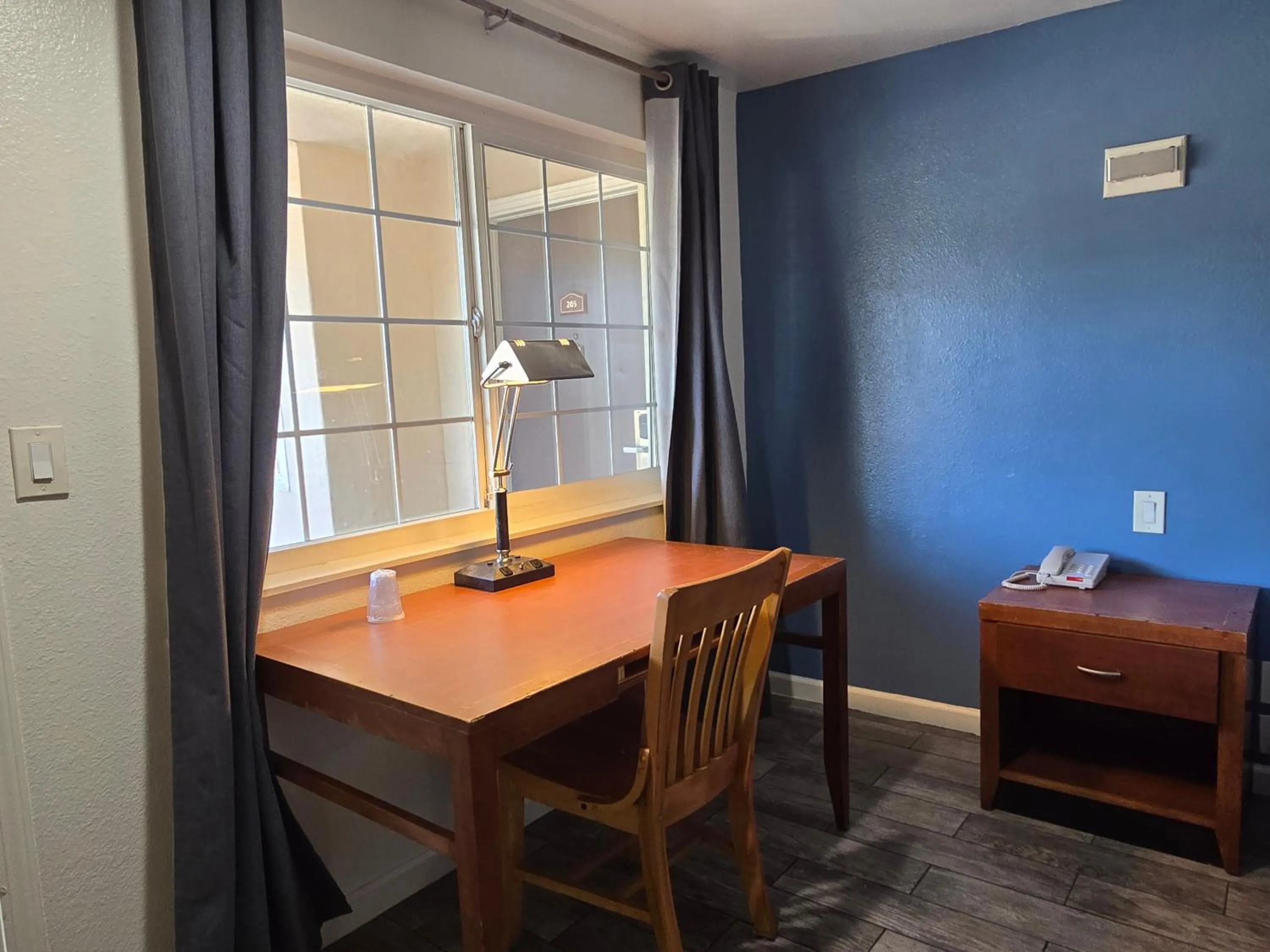 Seating area in Peach City Inn - Marysville/Yuba City