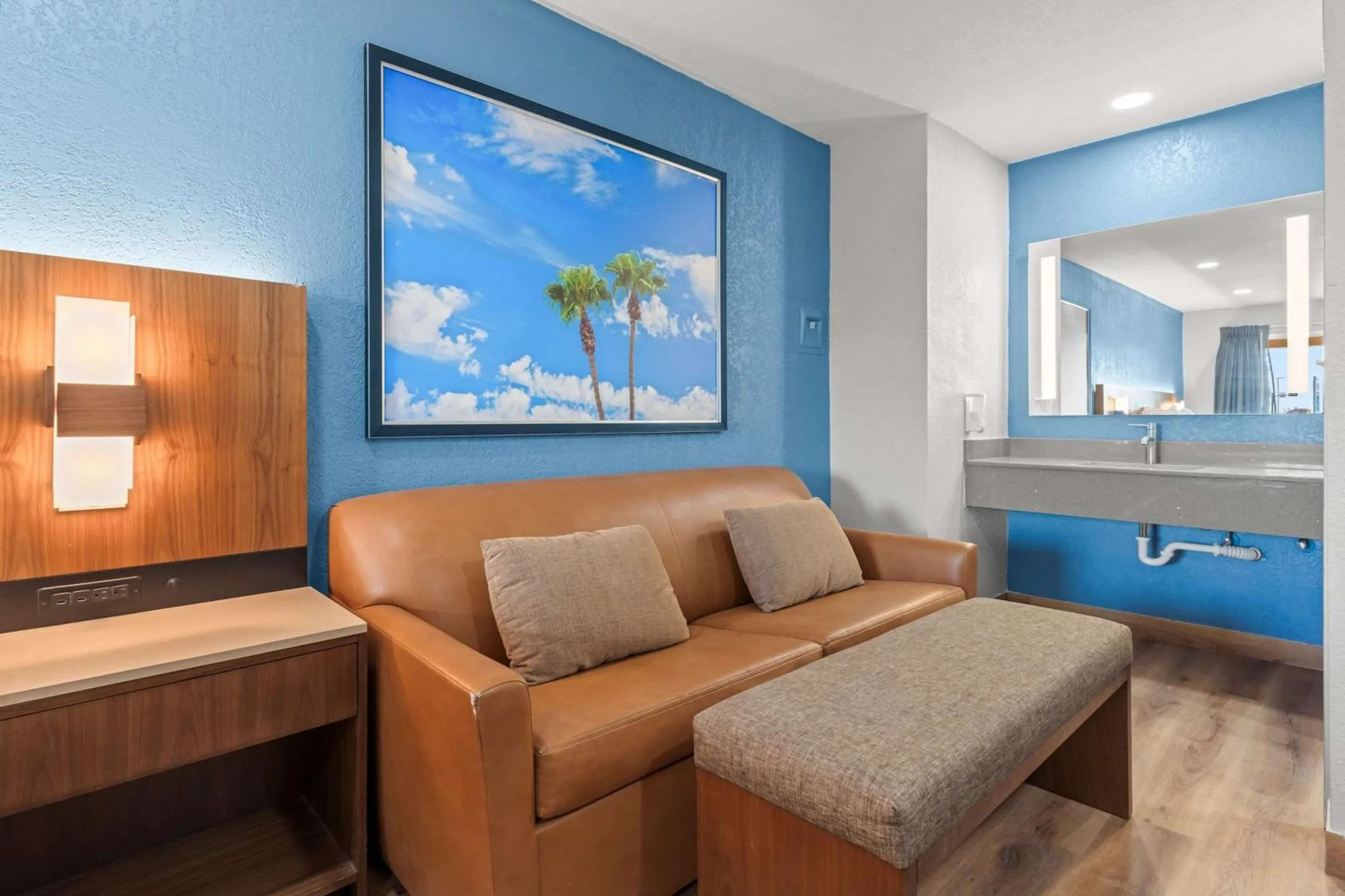 Bedroom in Econo Lodge Inn & Suites Sealy