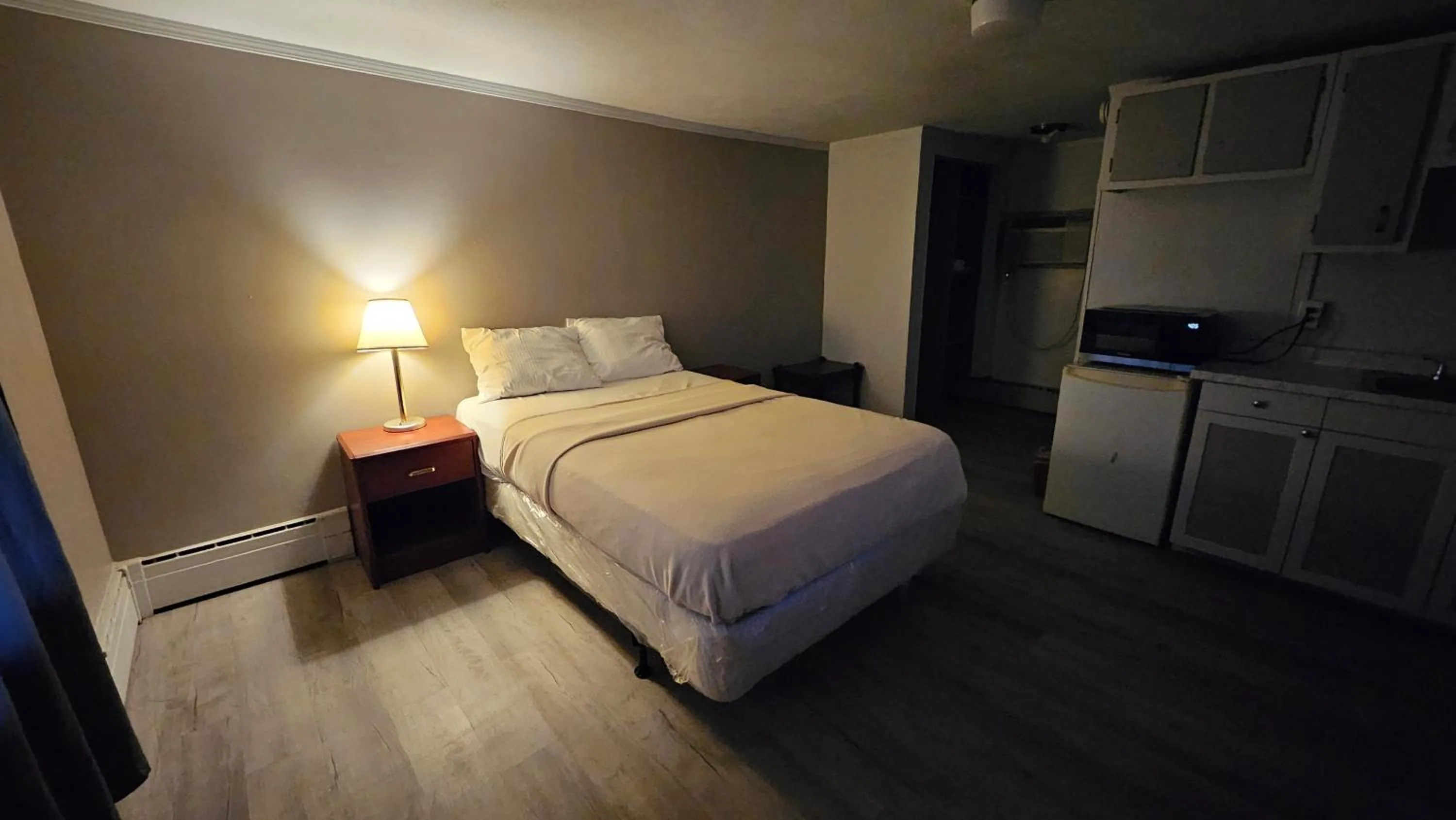 Village Inn Motel Holt