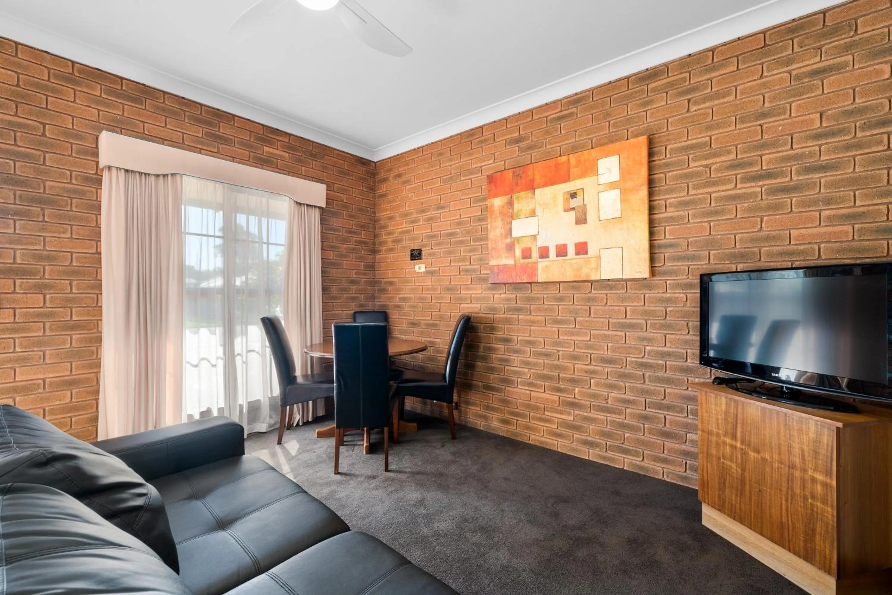 TV and multimedia in Heritage Motor Inn Corowa