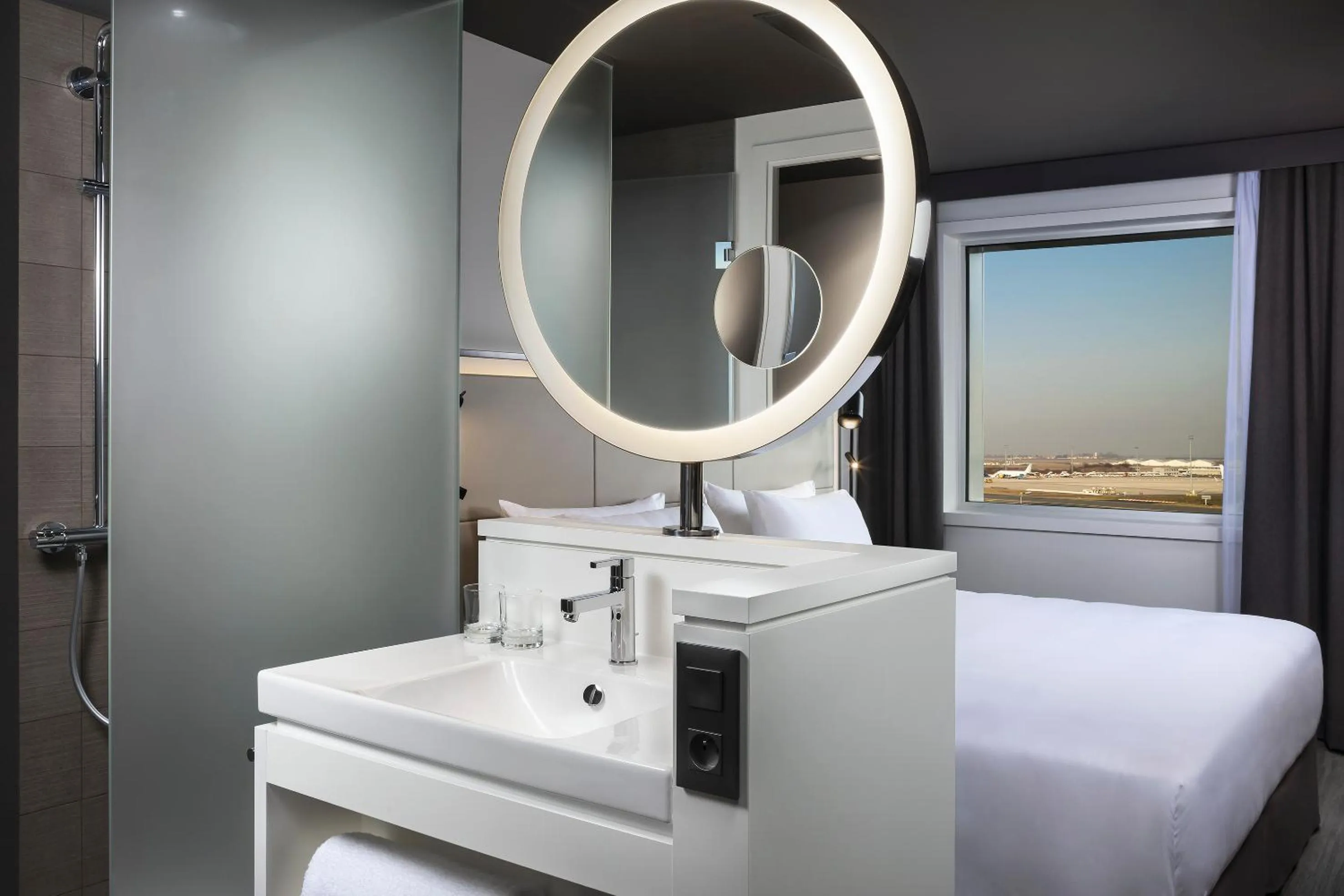 Bathroom, Bed in INNSiDE by Meliá Paris Charles de Gaulle Airport
