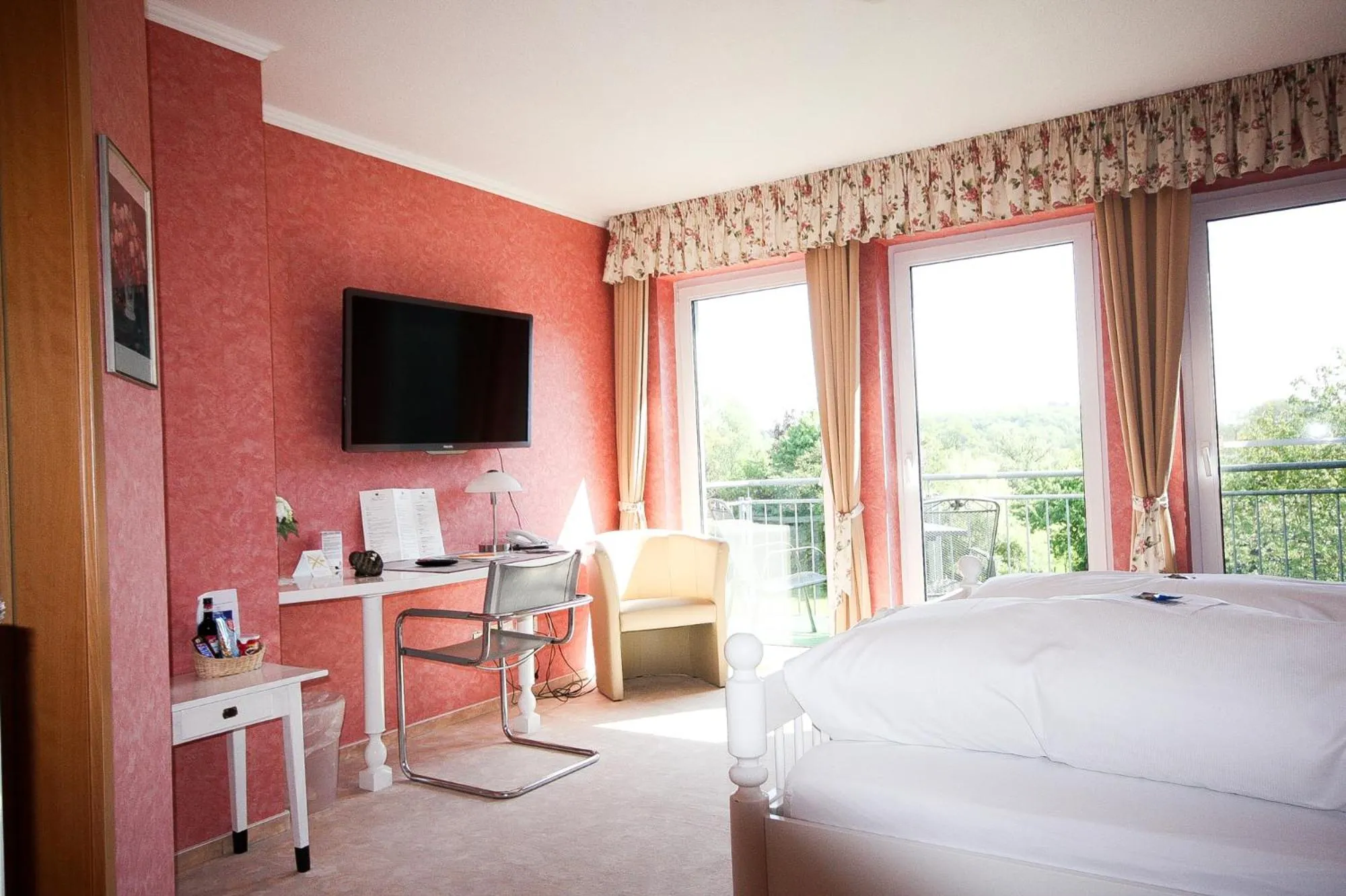 TV and multimedia, Bed in Landhotel Restaurant Gärtner