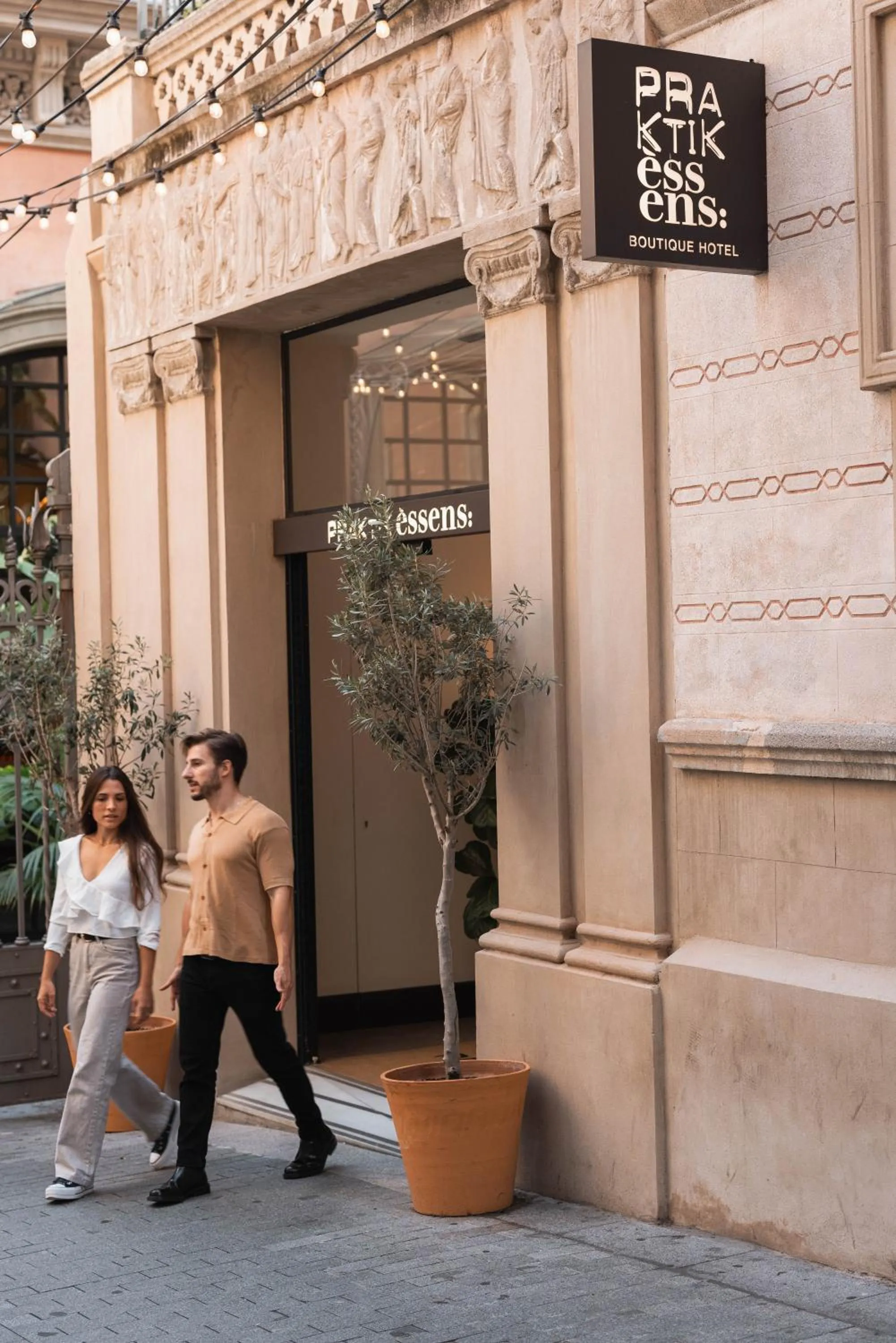 Facade/entrance in Praktik Èssens