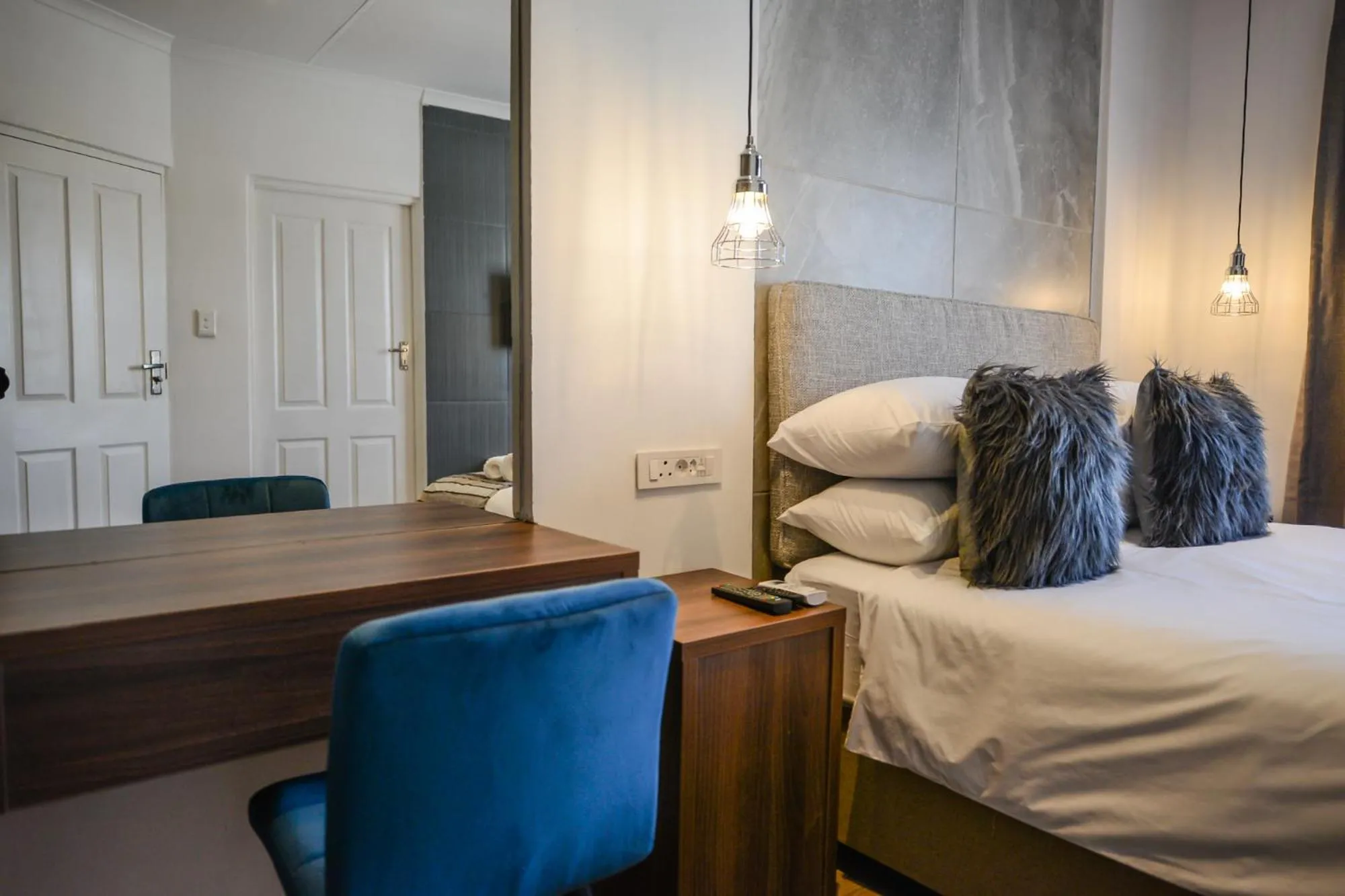 Bedroom, Bed in The Royal Bryanston