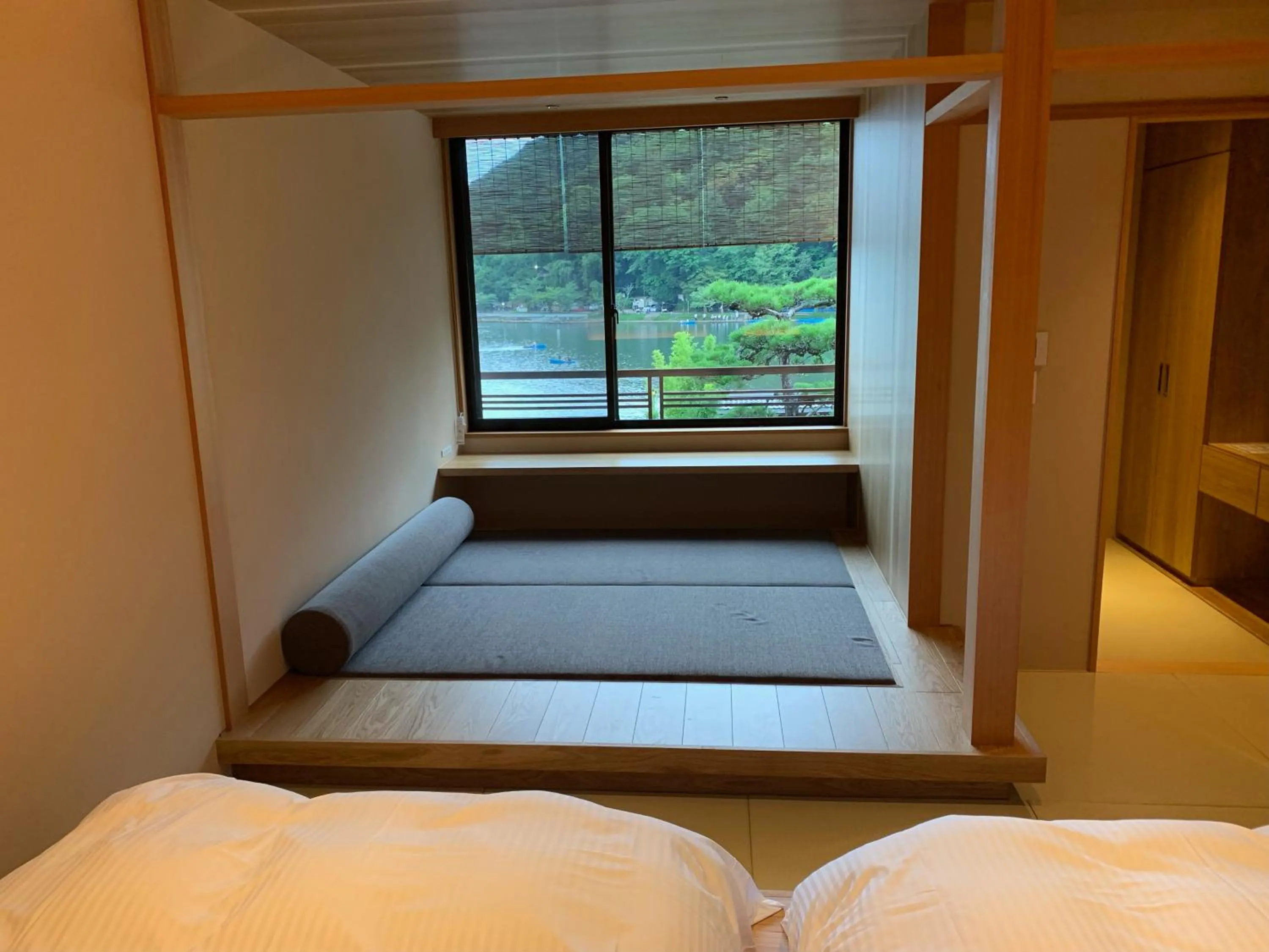 Photo of the whole room, Bed in Rangetsu
