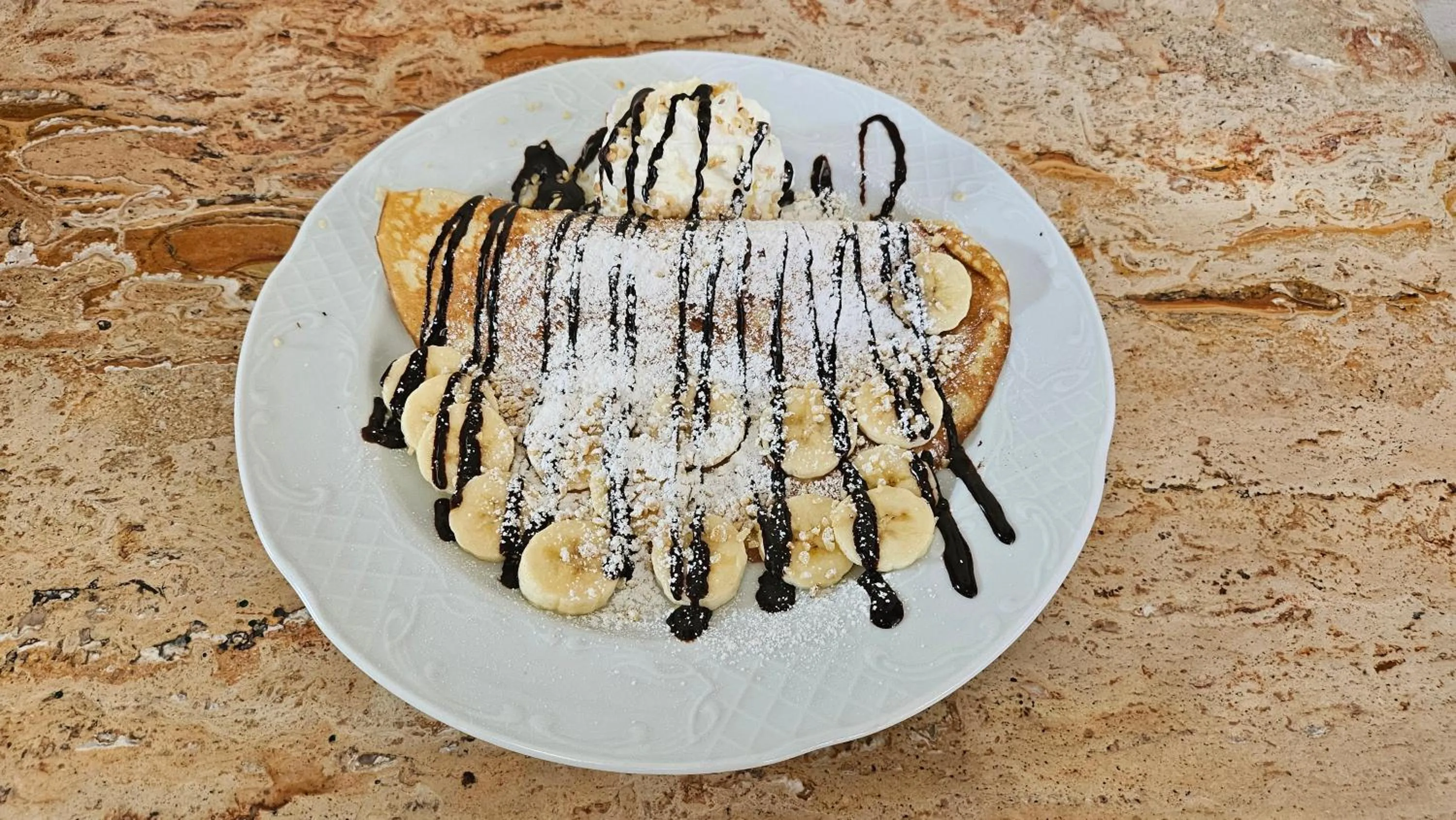 Restaurant/places to eat in Höckner Plaza Hotel