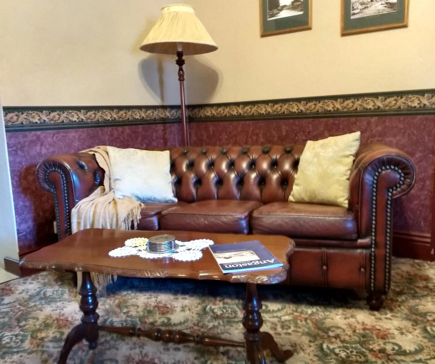 Living room in Walnut Cottage