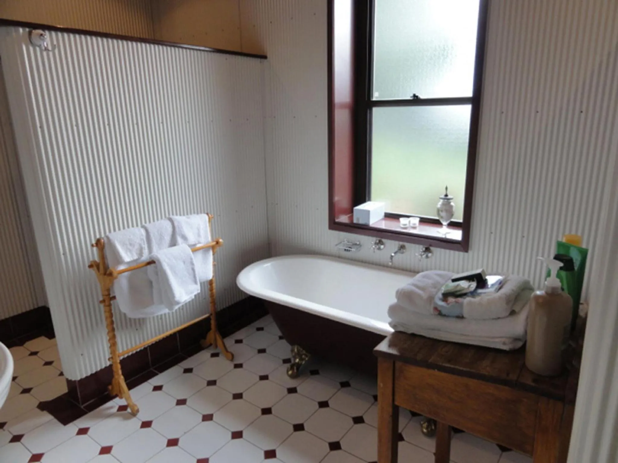 Bath, Bed in Walnut Cottage
