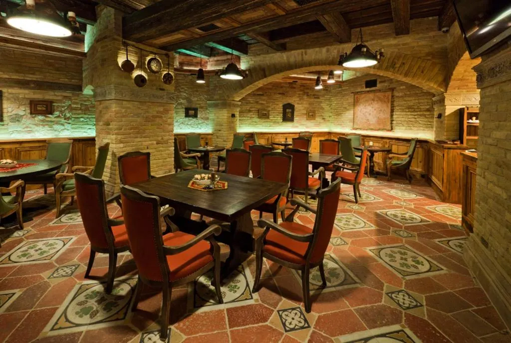 Restaurant/places to eat in Halasi Pince Panzió